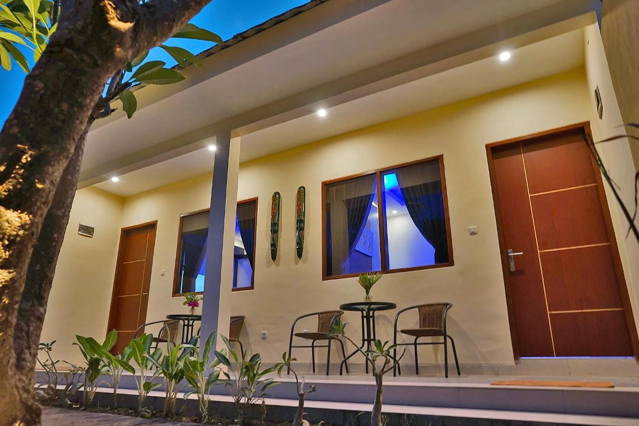 Night in Sari Gili Bungalow