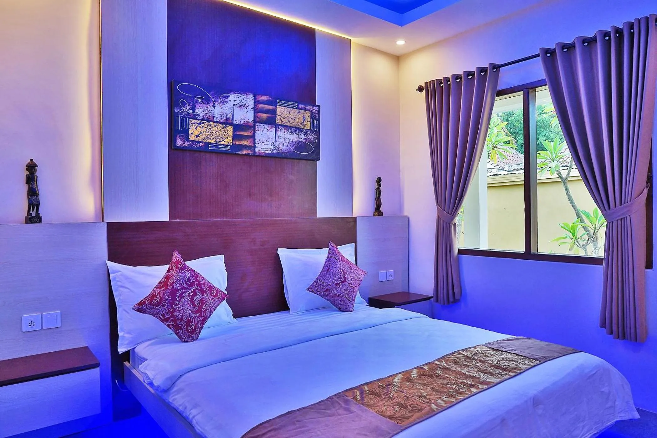 TV and multimedia, Bed in Sari Gili Bungalow