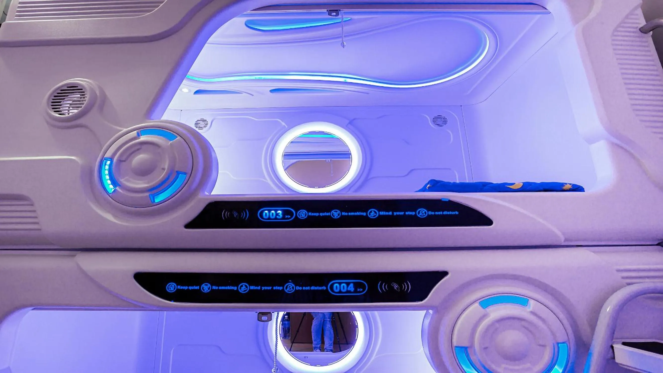 bunk bed in Spacepod@com