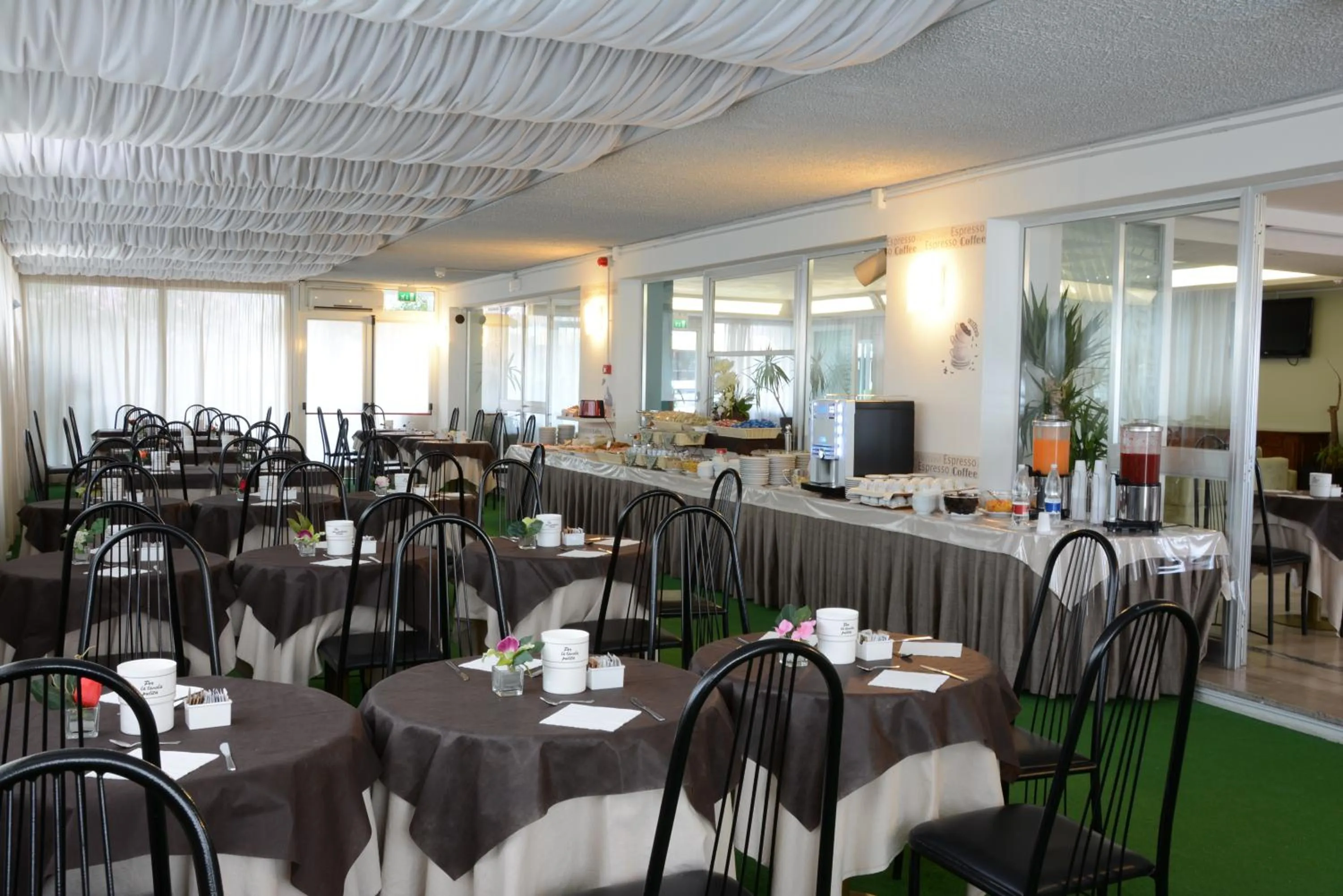 Restaurant/Places to Eat in Hotel Kent