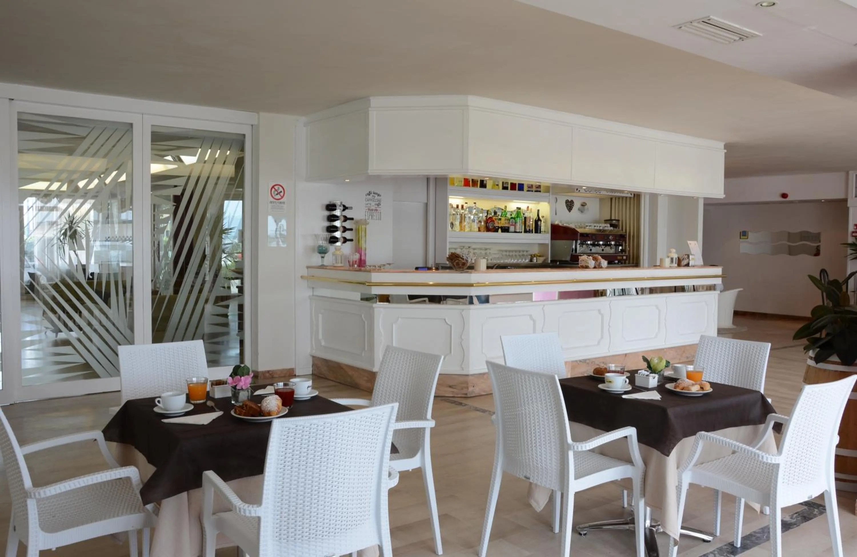 Lounge or bar, Restaurant/Places to Eat in Hotel Kent