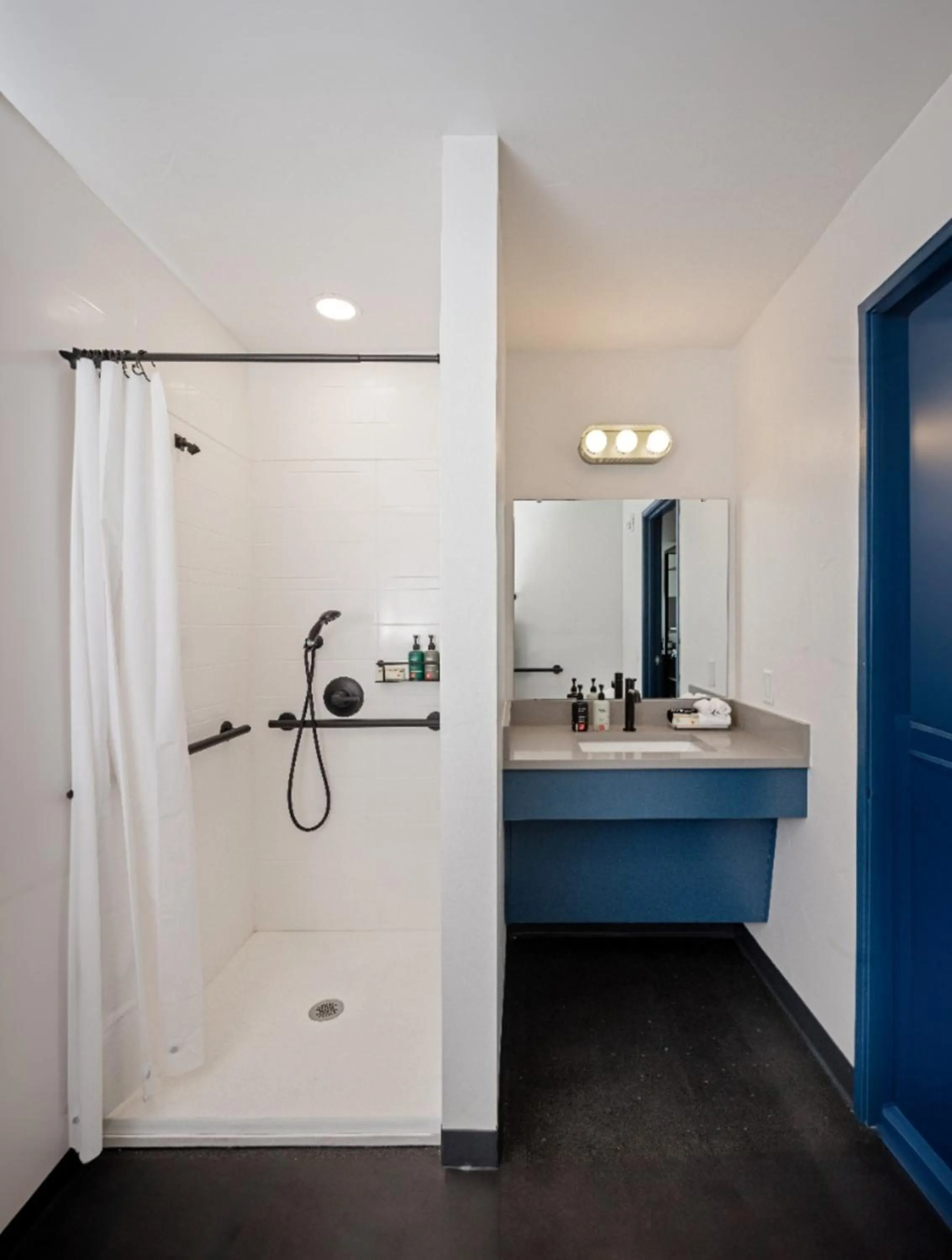 Shower in LOGE Missoula