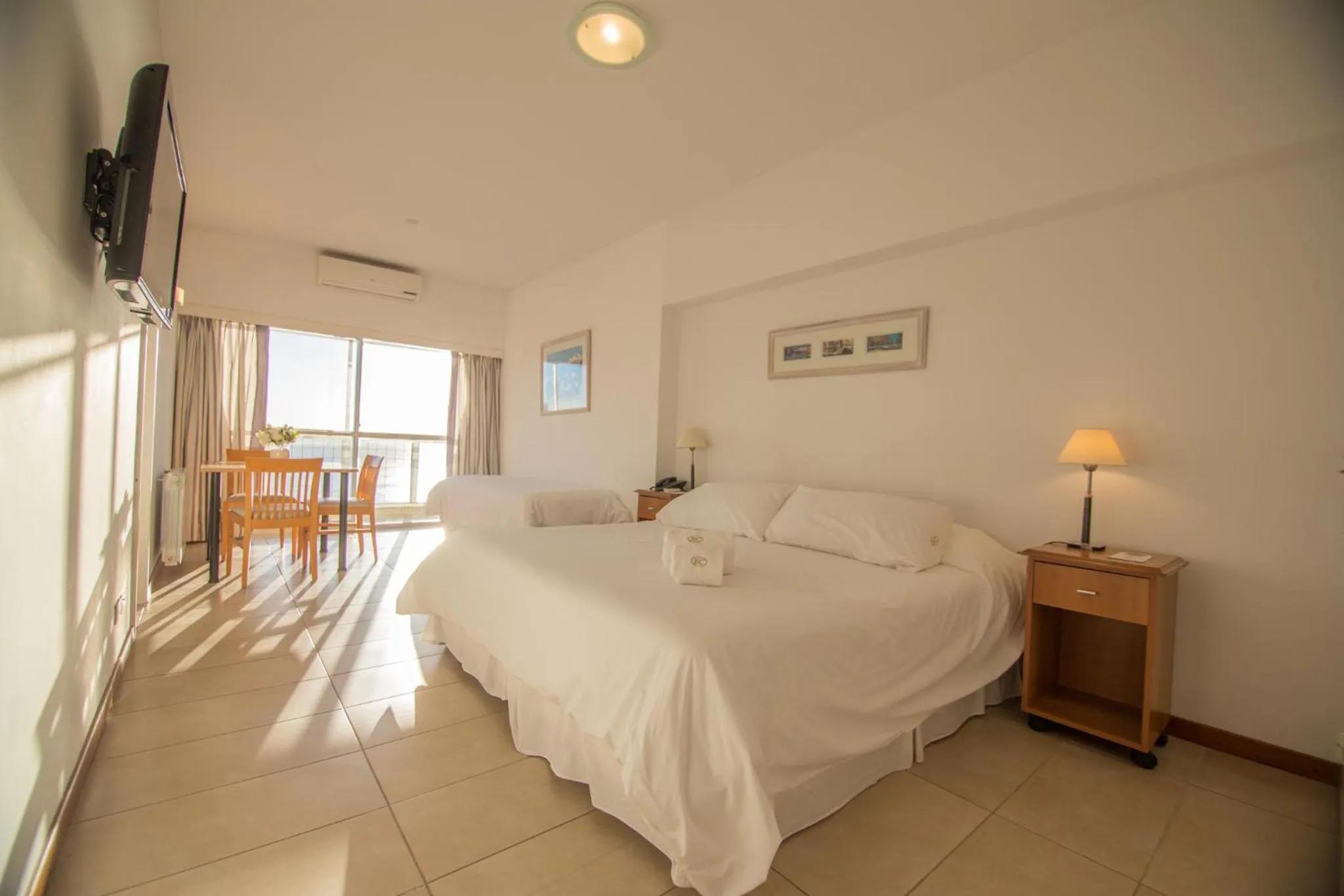 Photo of the whole room, Bed in Bristol Apart Hotel