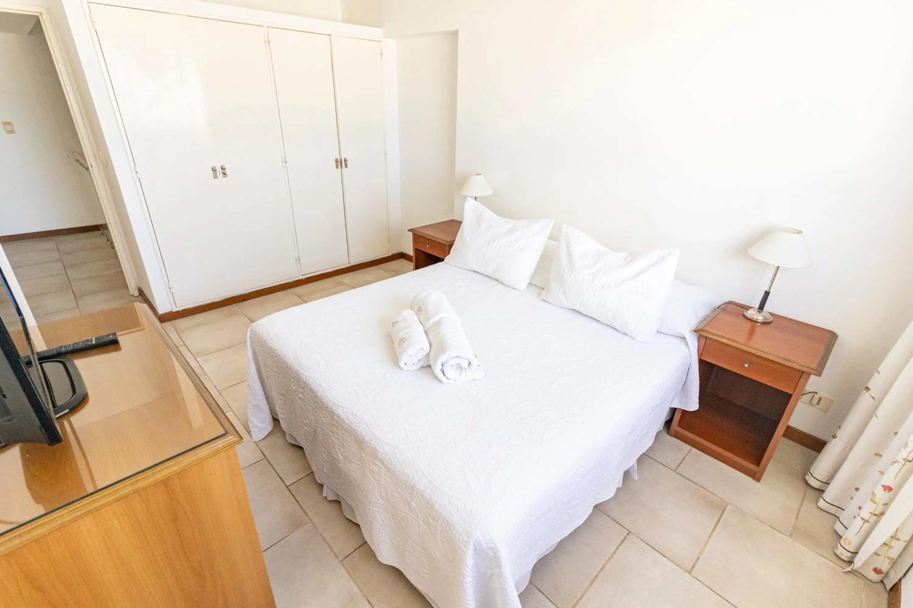 Bed in Bristol Apart Hotel