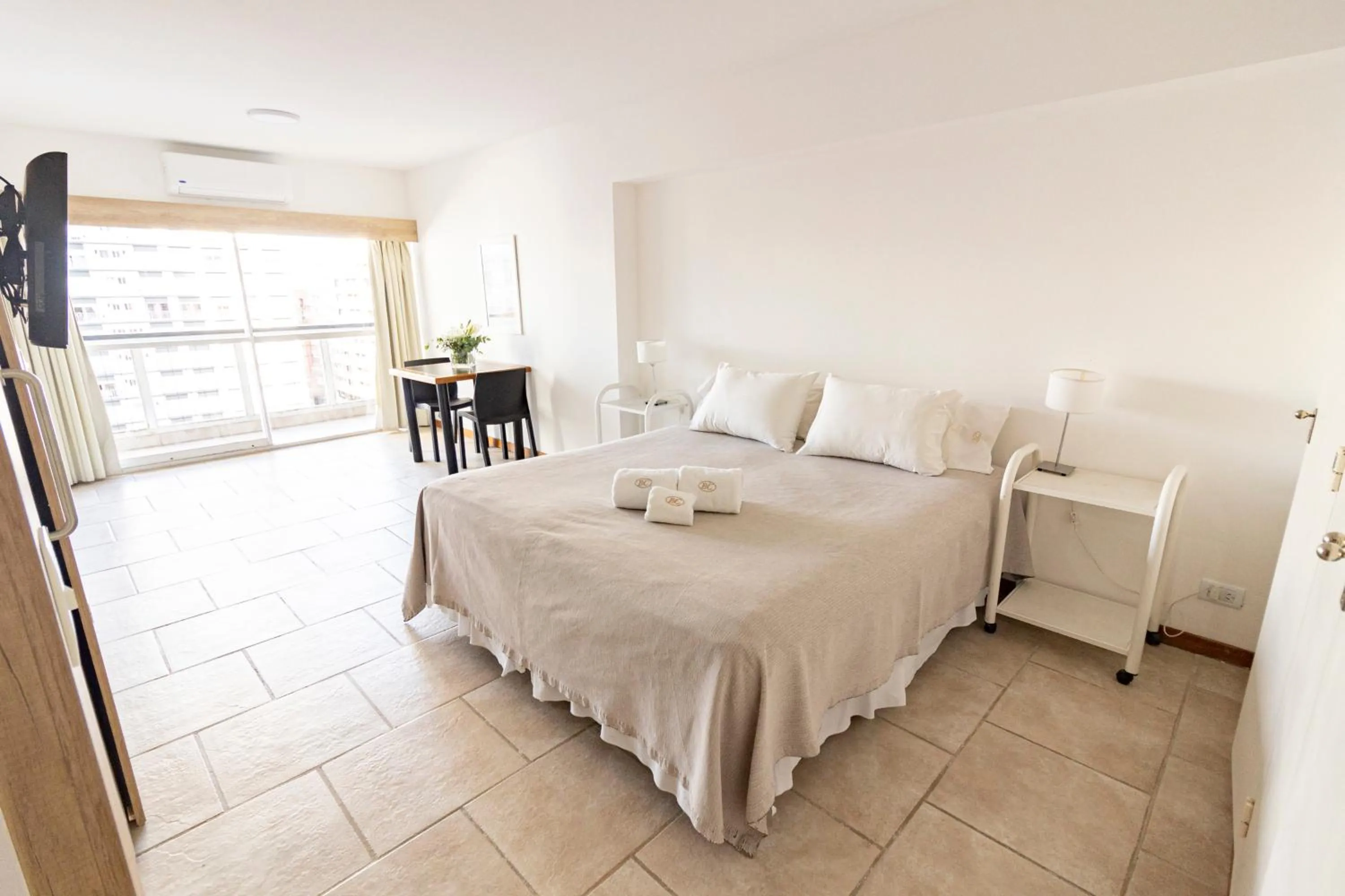 Bed in Bristol Apart Hotel