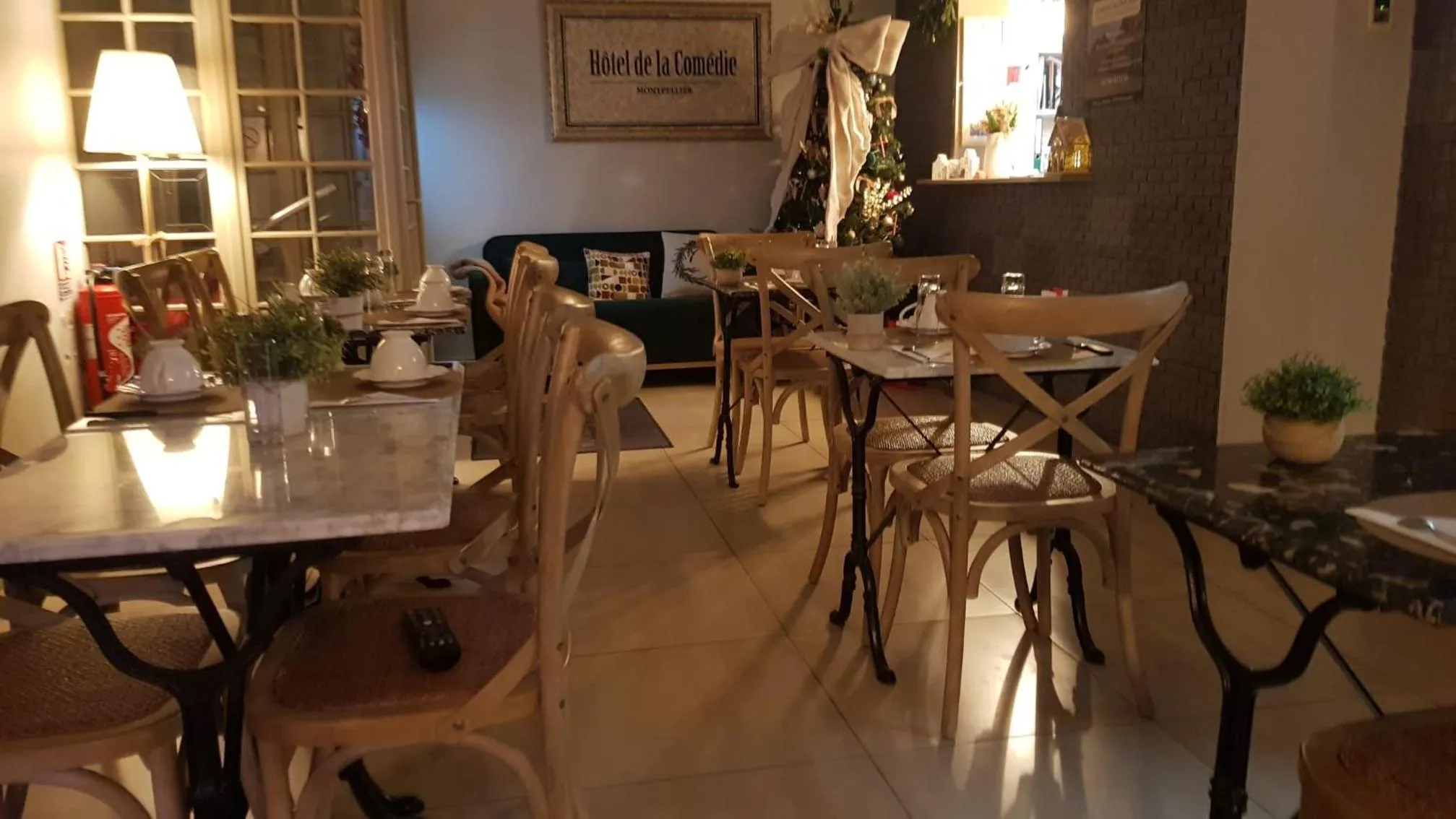 Living room in Hotel de La Comédie - Place De La Comédie-indépendant