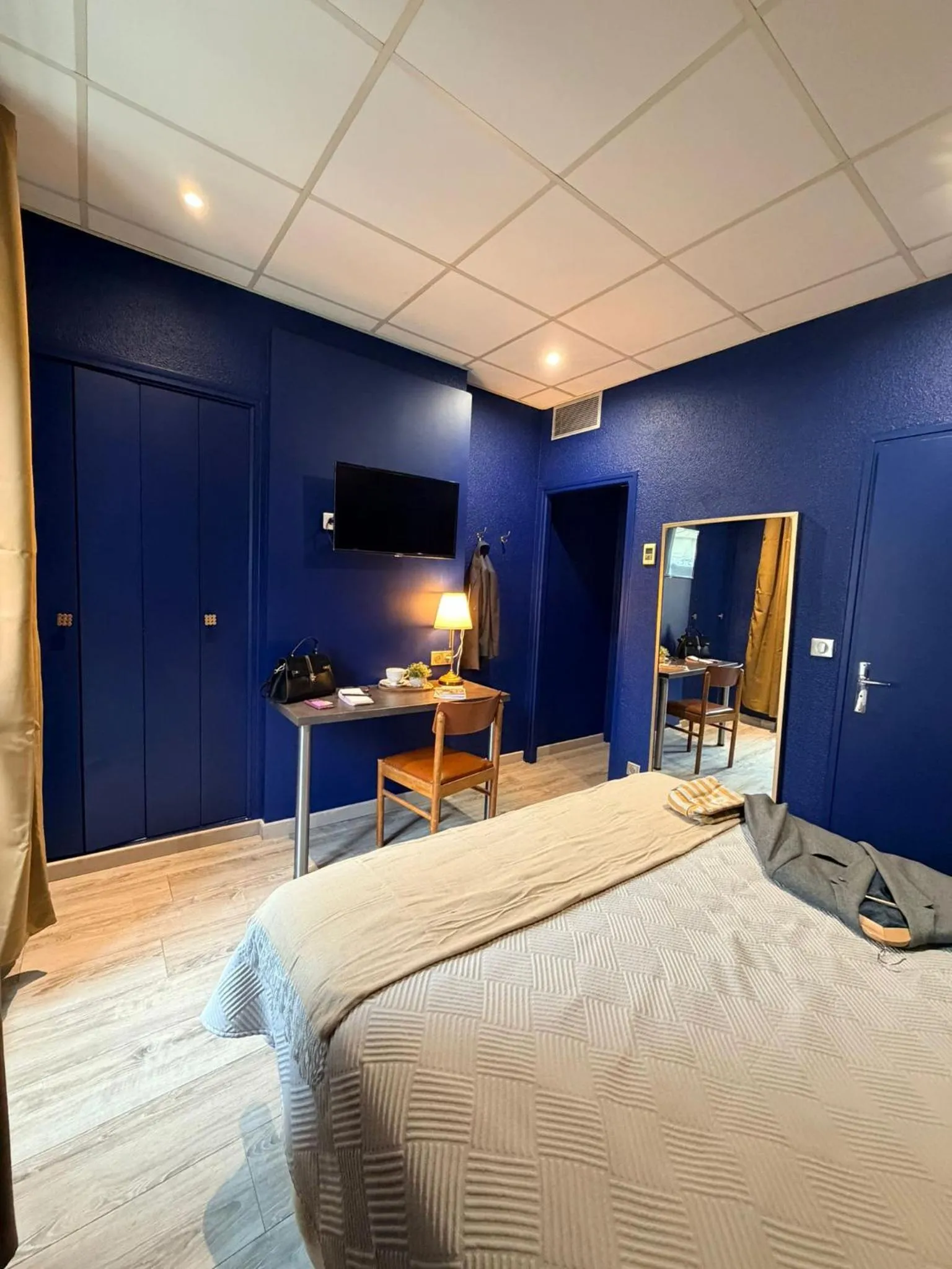 Bed in Hotel de La Comédie - Place De La Comédie