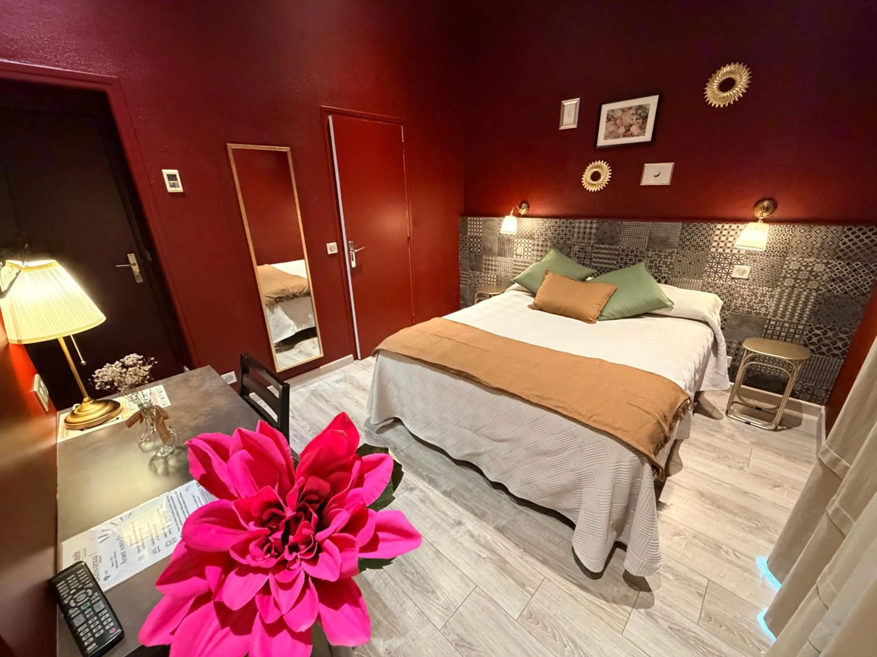 Bed in Hotel de La Comédie - Place De La Comédie