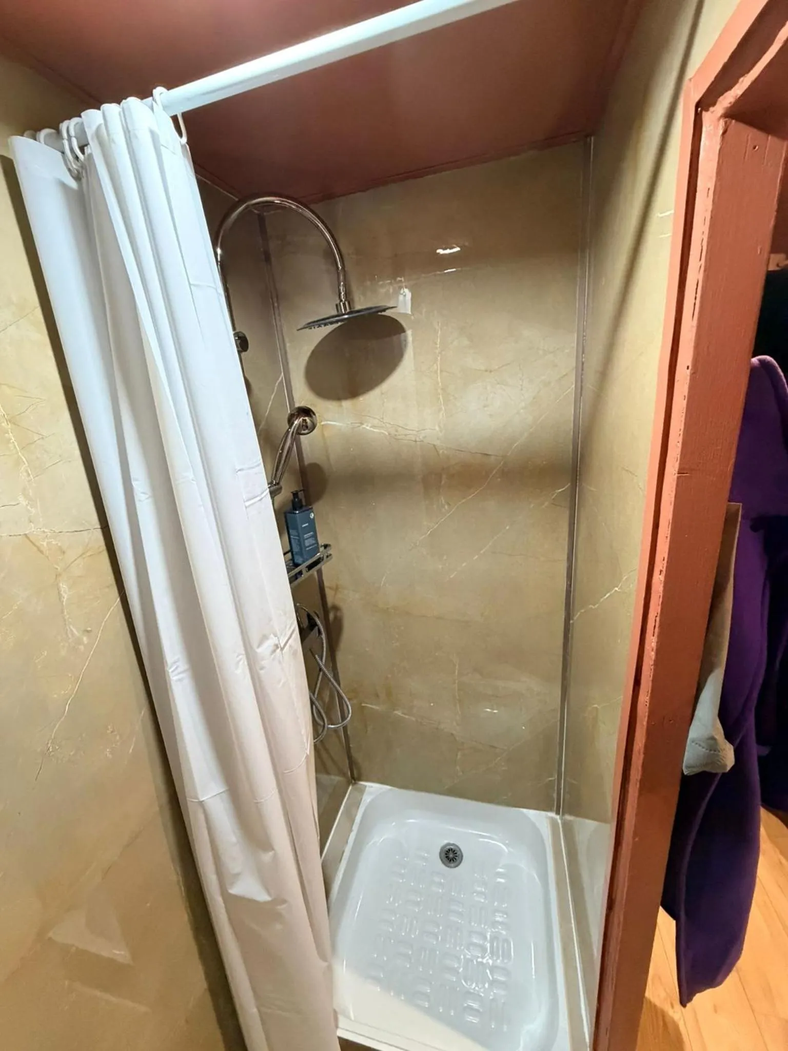 Shower in Hotel de La Comédie - Place De La Comédie