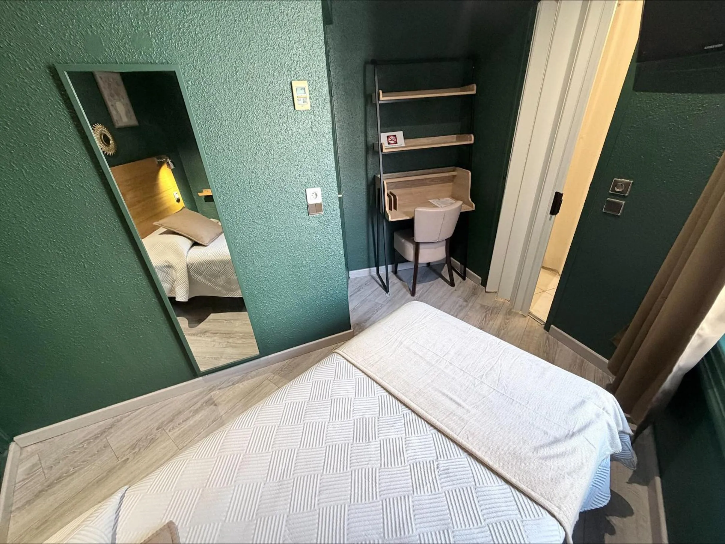 Photo of the whole room, Bed in Hotel de La Comédie - Place De La Comédie