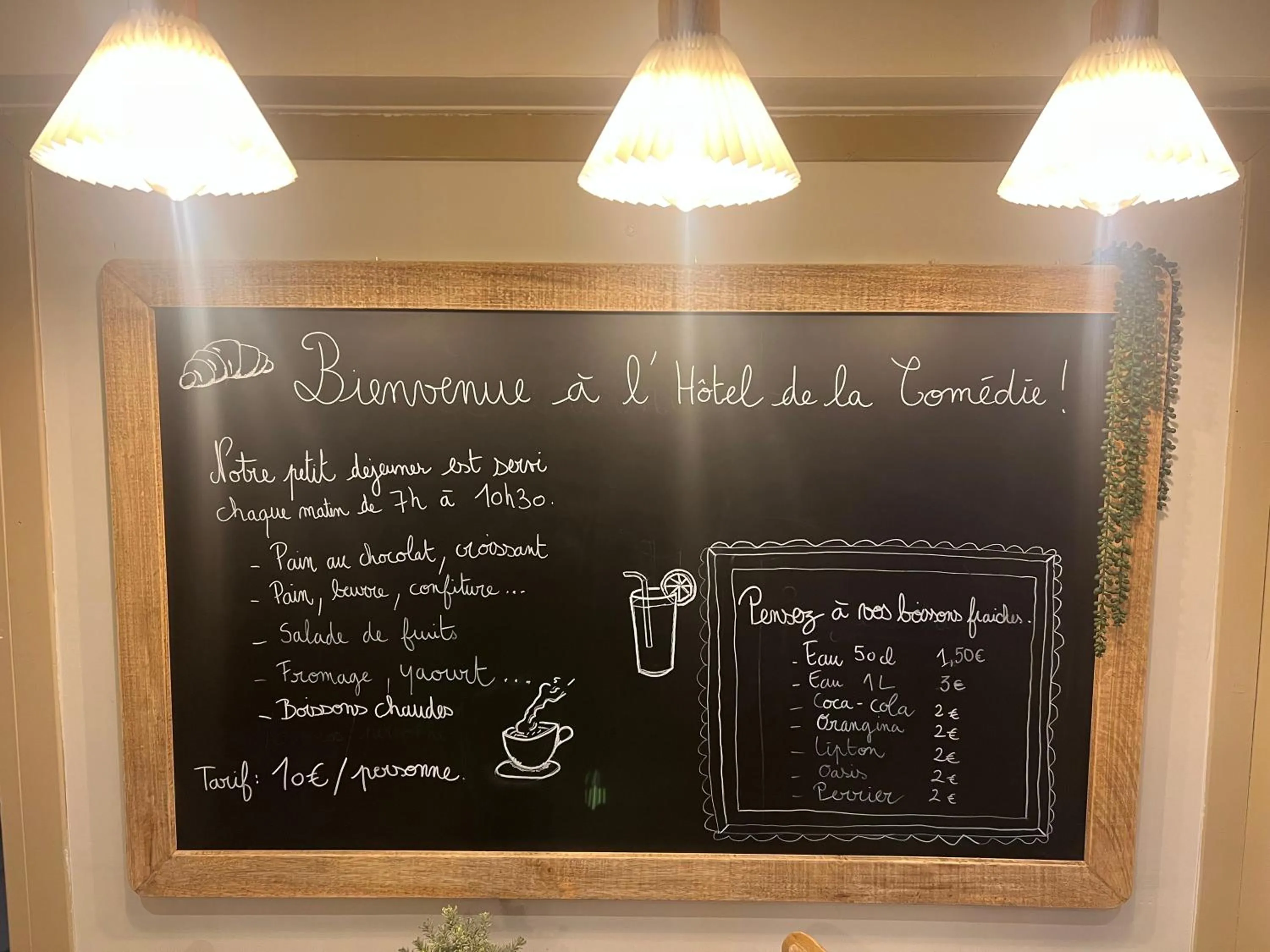 Breakfast in Hotel de La Comédie - Place De La Comédie-indépendant