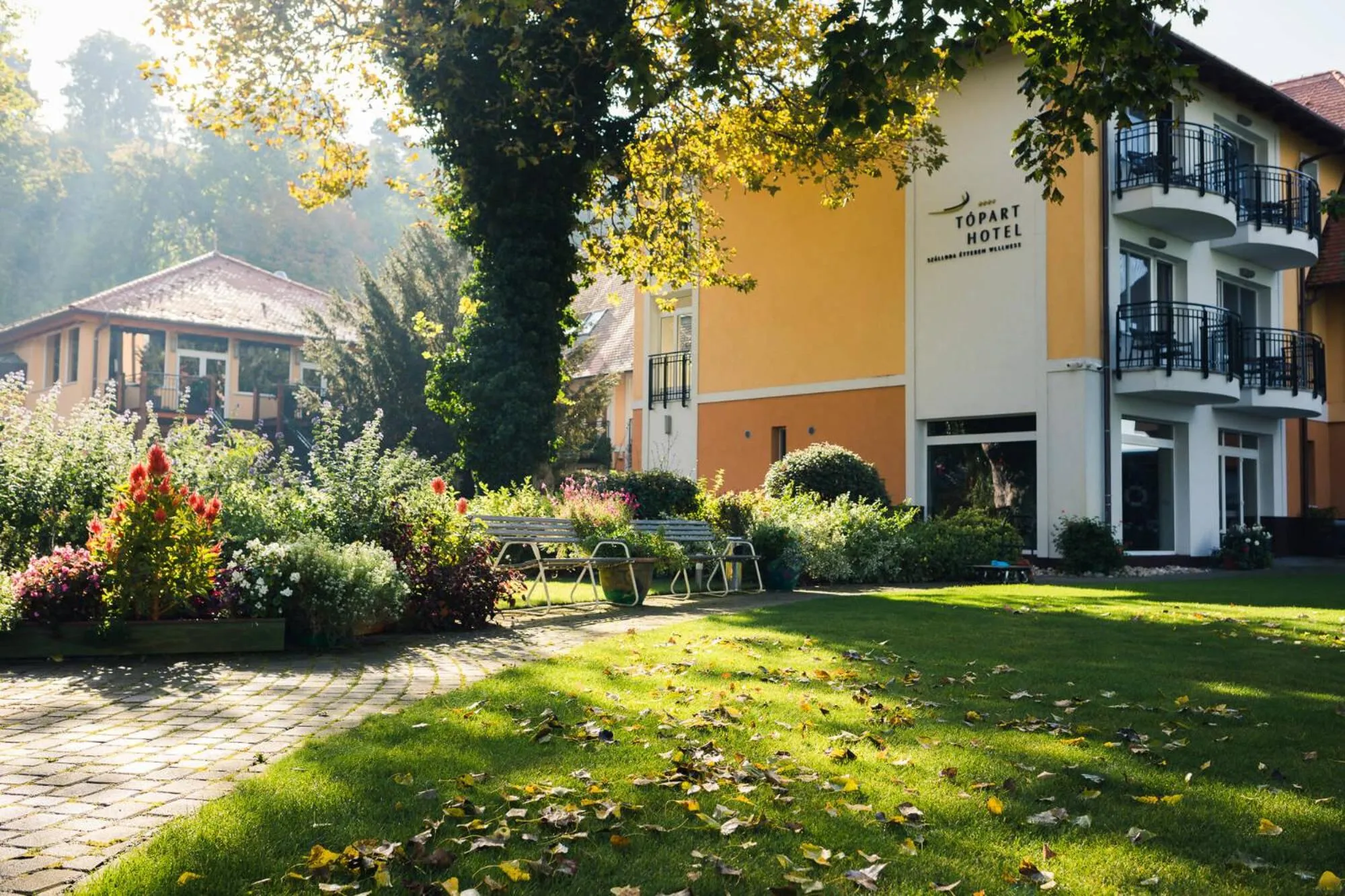 Property building in Tópart Hotel