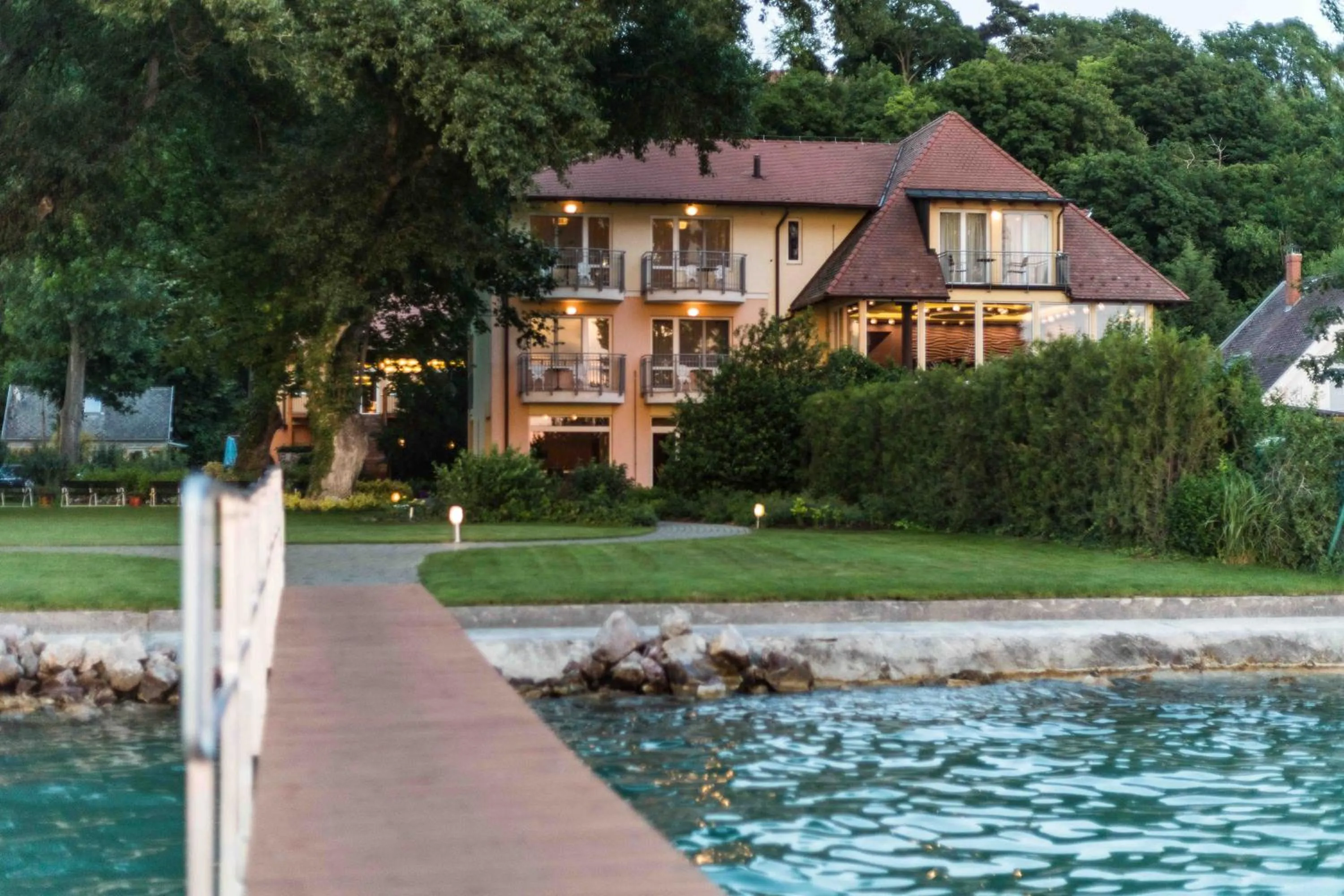 Property building in Tópart Hotel