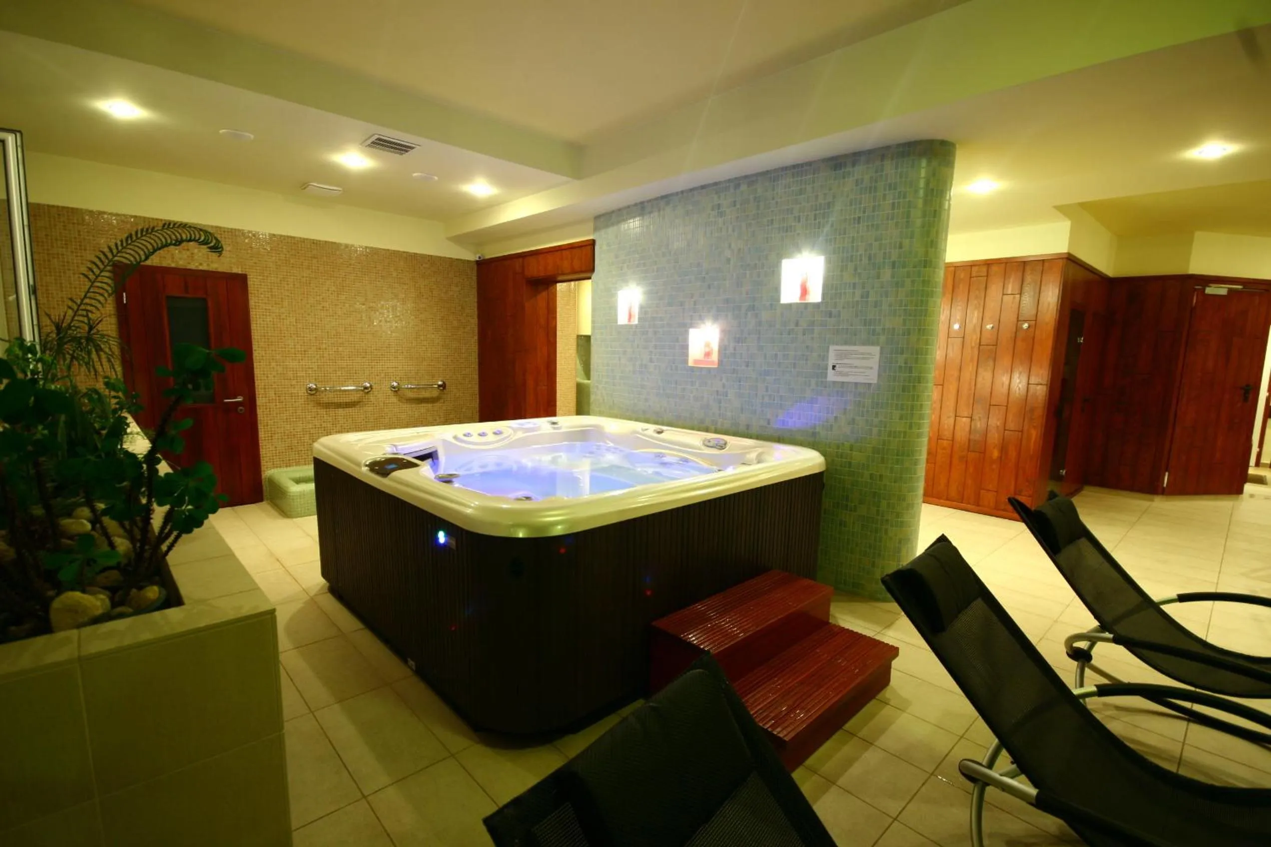 Hot Tub in Tópart Hotel