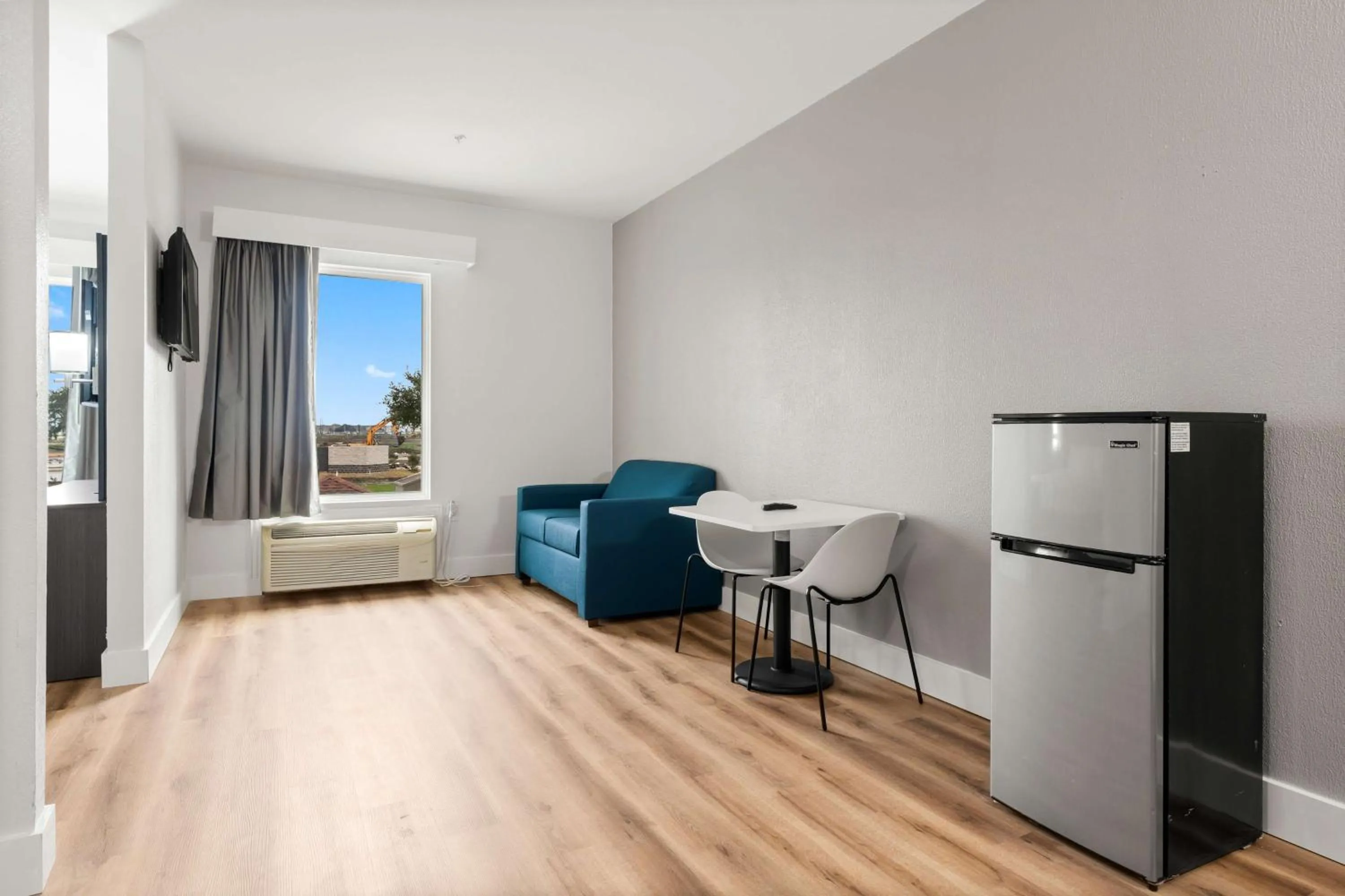 Photo of the whole room in Motel 6-Rosenberg, TX