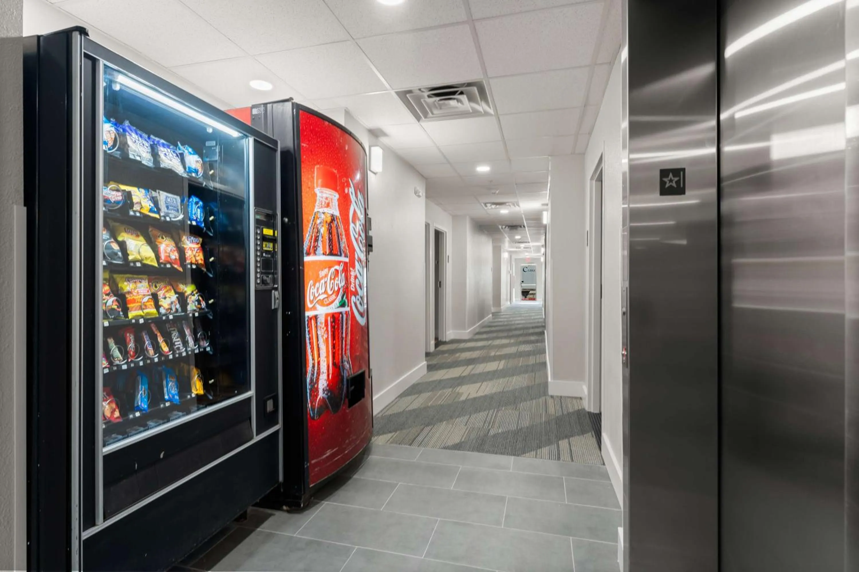 Property building in Motel 6-Rosenberg, TX