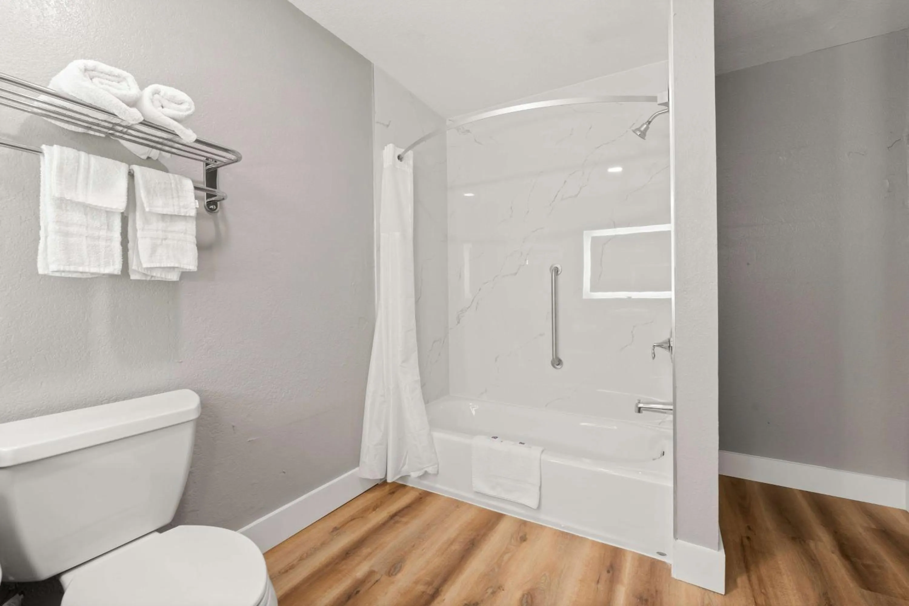 Bathroom in Motel 6-Rosenberg, TX