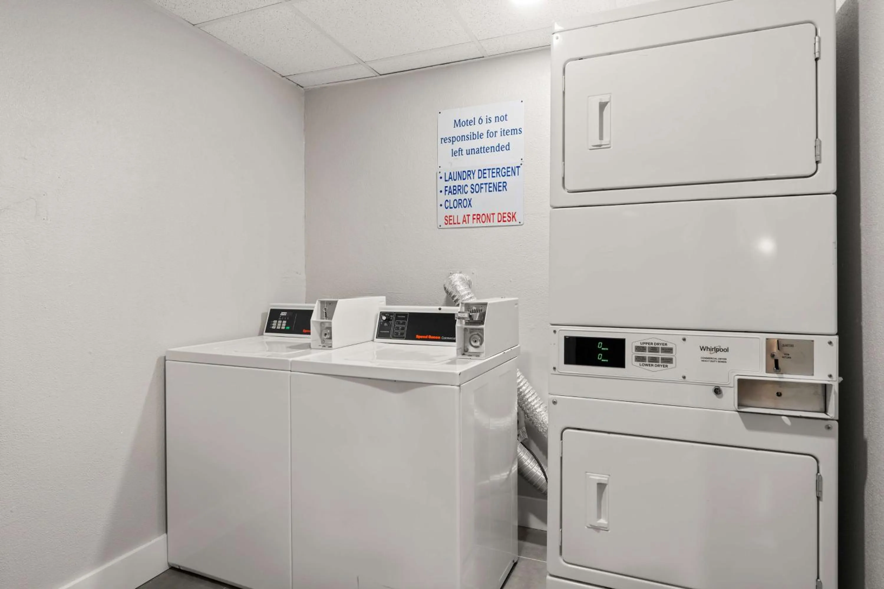 Property building in Motel 6-Rosenberg, TX