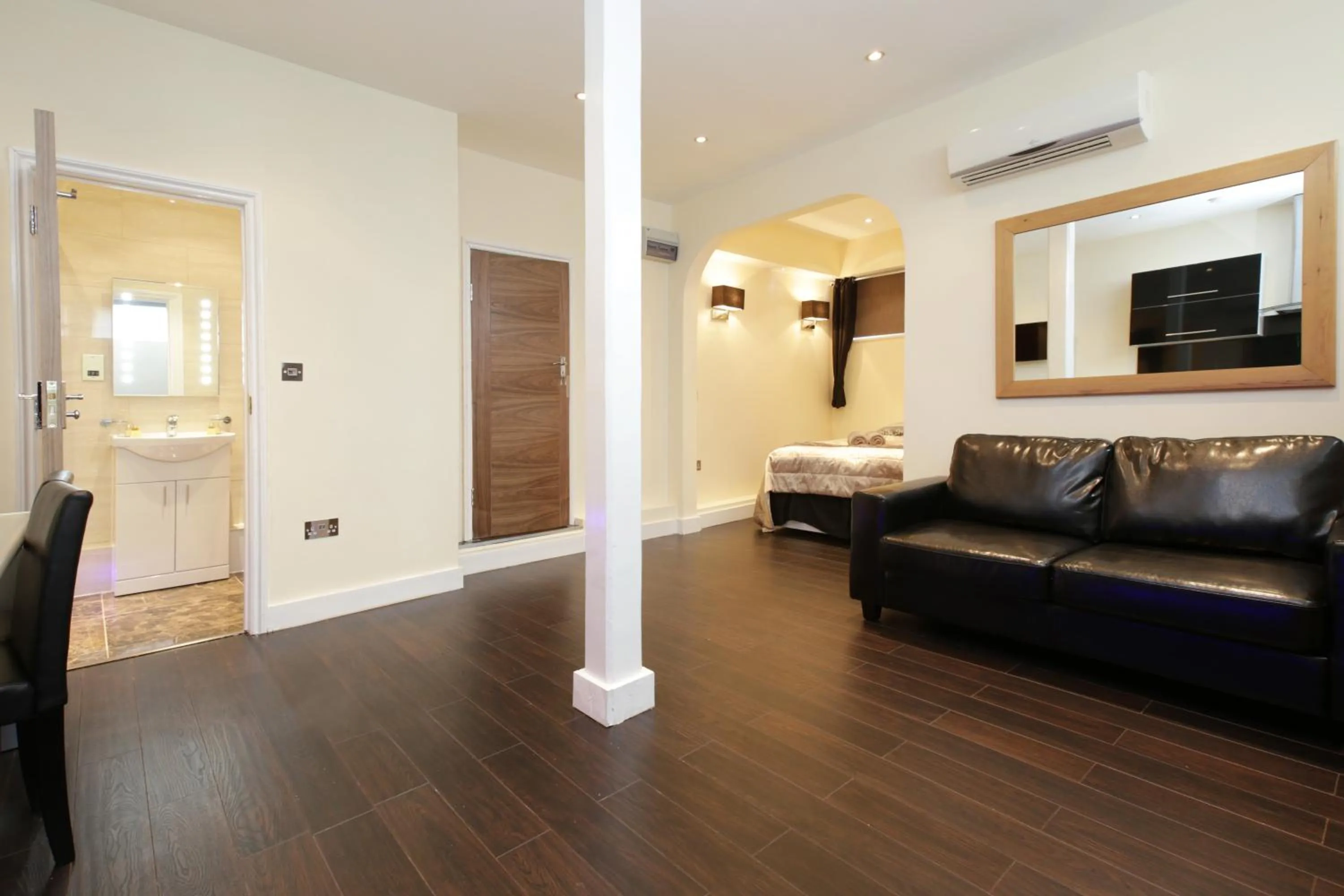 Bed in Cumberland Apartments