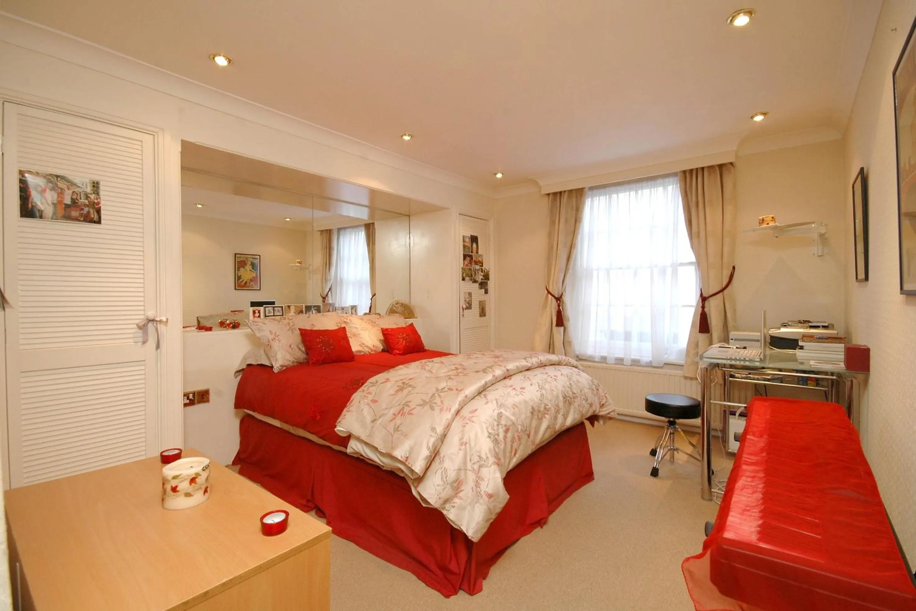 Bed in Cumberland Apartments