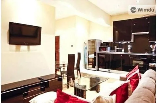 Living room in Cumberland Apartments