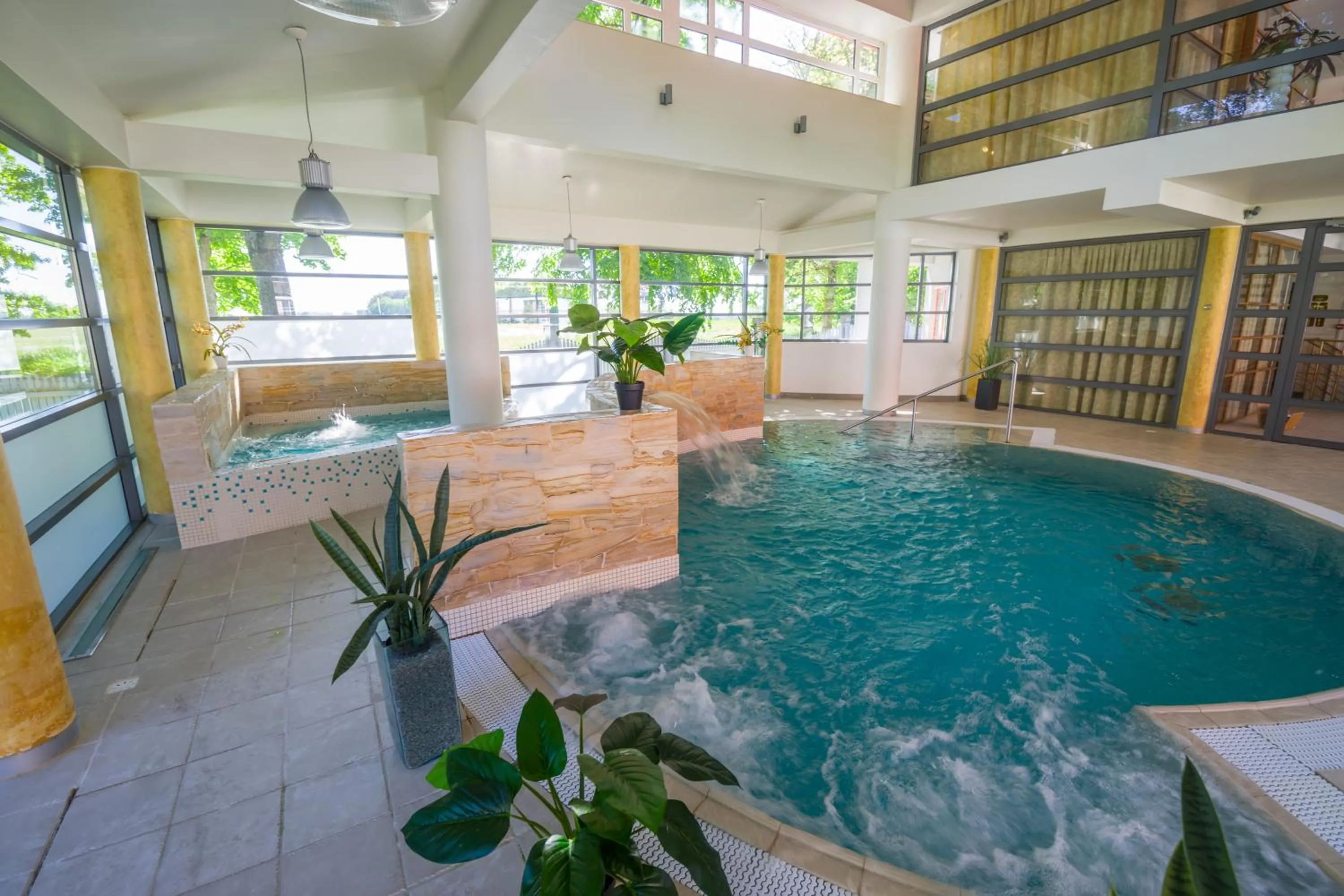 Swimming pool in Saka Manor