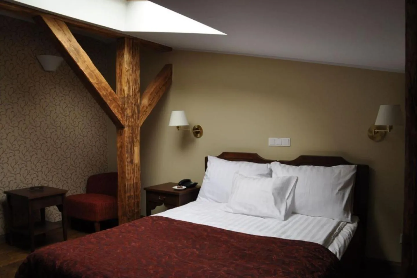 Photo of the whole room, Bed in Saka Manor