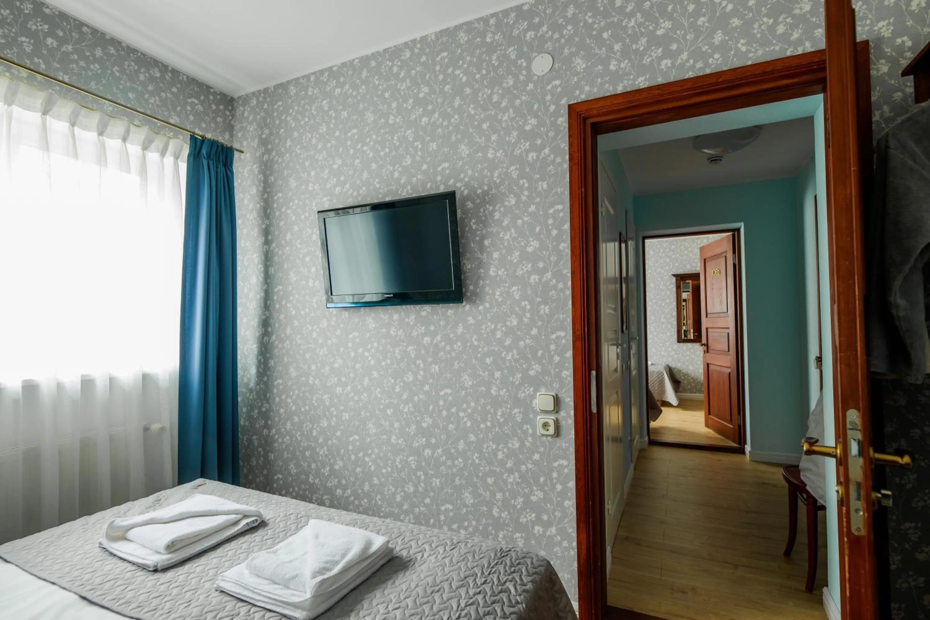 Bedroom, Bed in Saka Manor