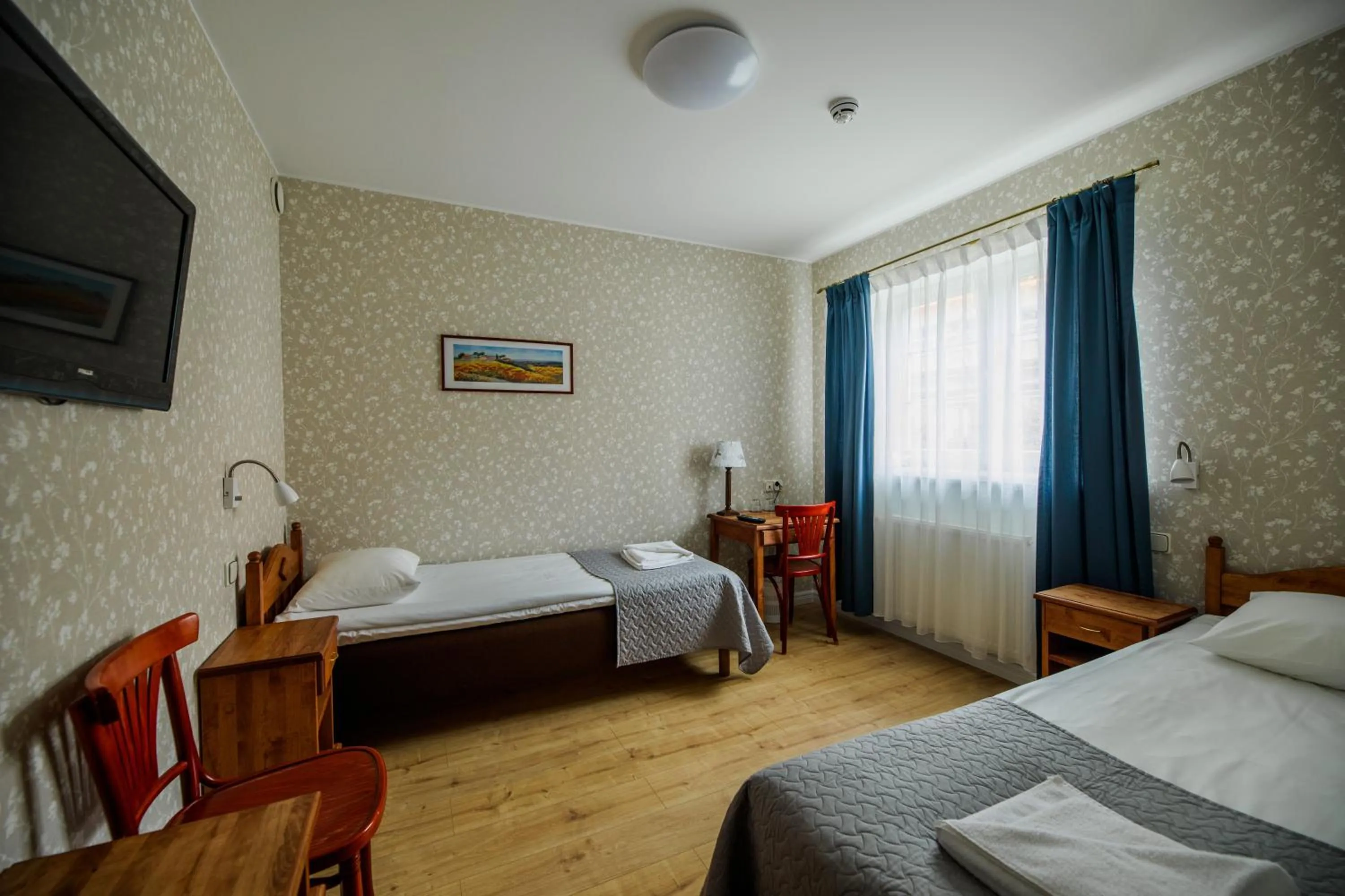 Photo of the whole room, Bed in Saka Manor