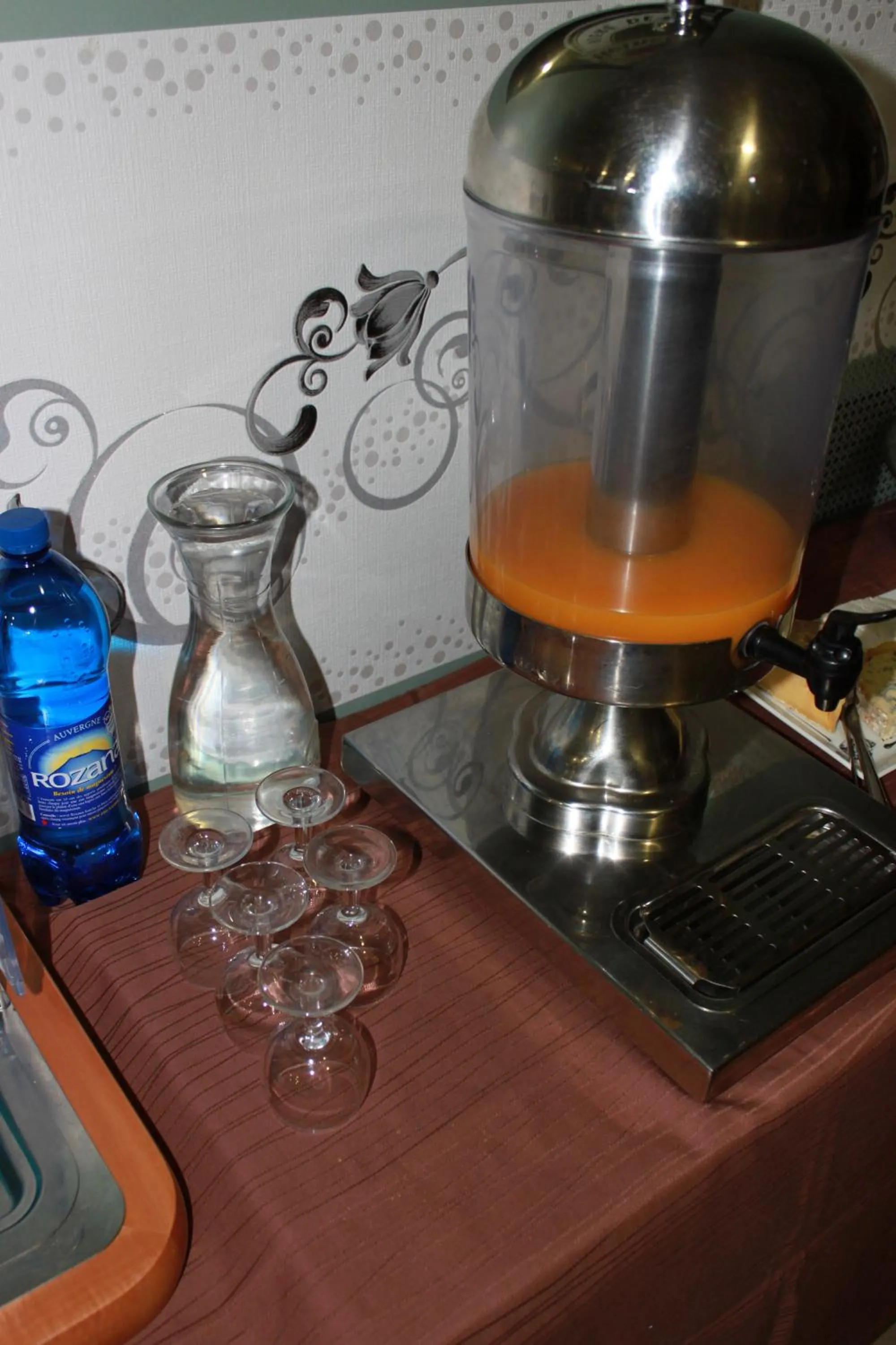 Continental breakfast in Logis Hôtel Restaurant de la Dore