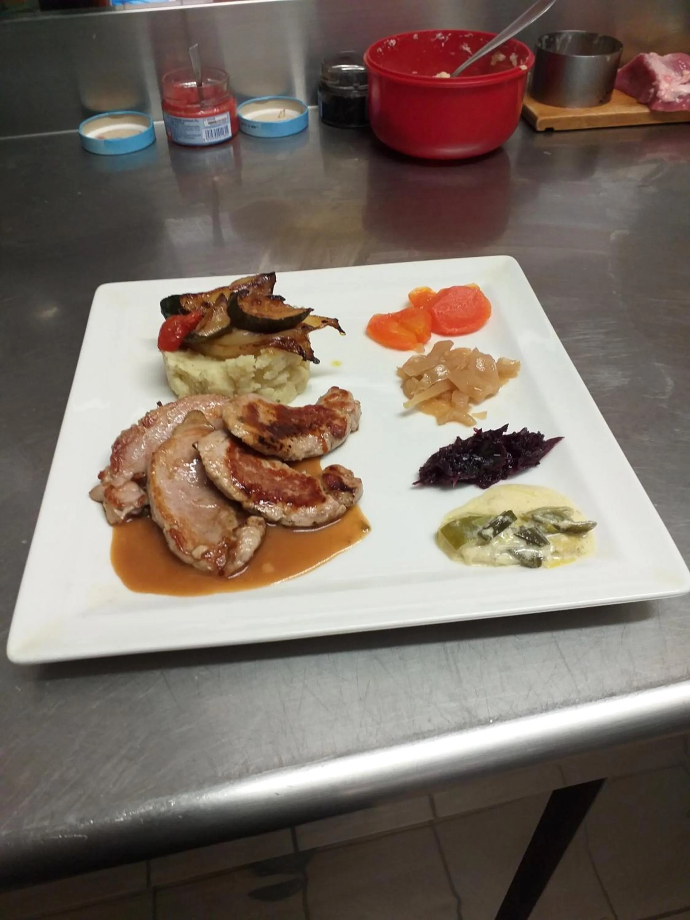 Lunch in Logis Hôtel Restaurant de la Dore