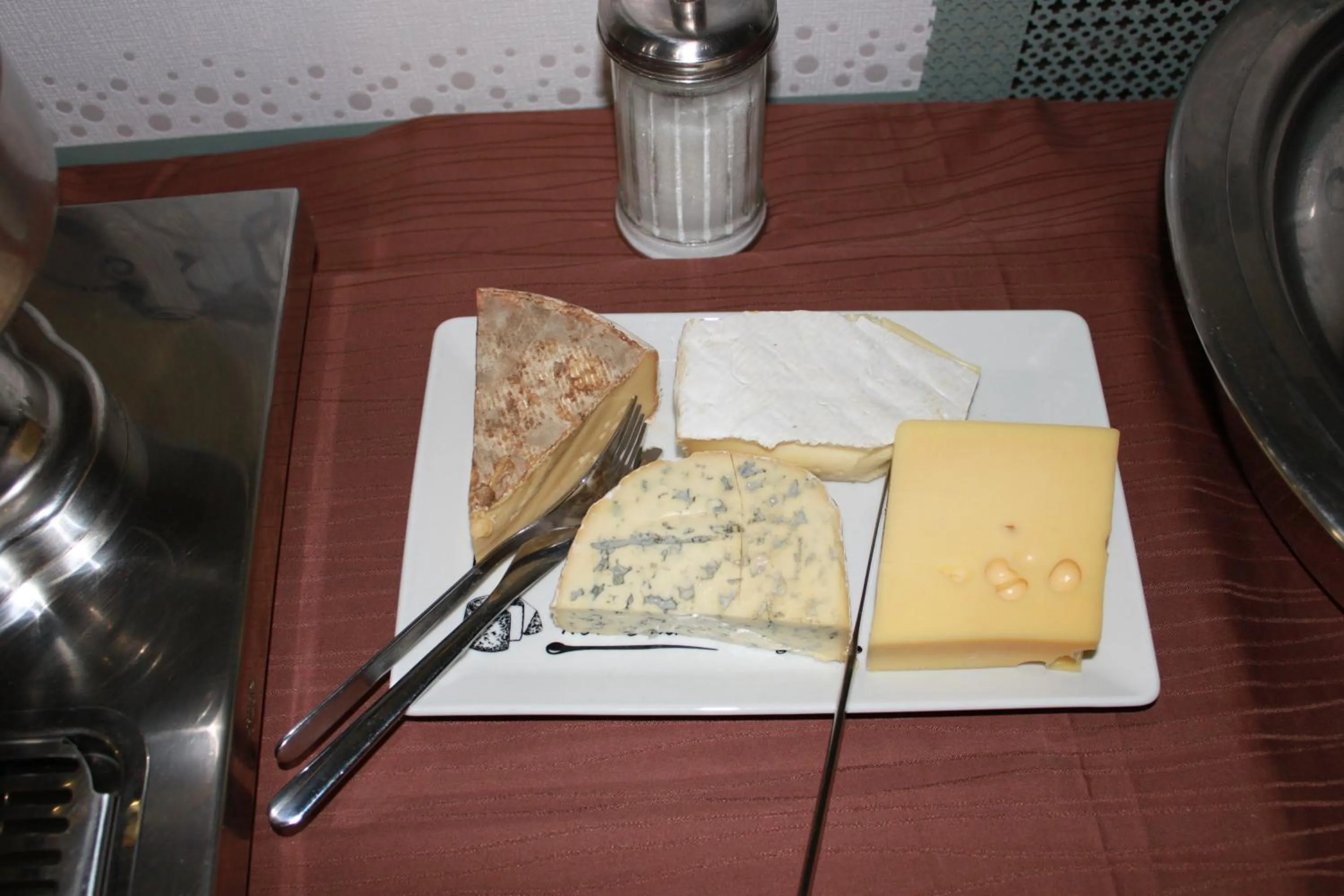 Continental breakfast in Logis Hôtel Restaurant de la Dore