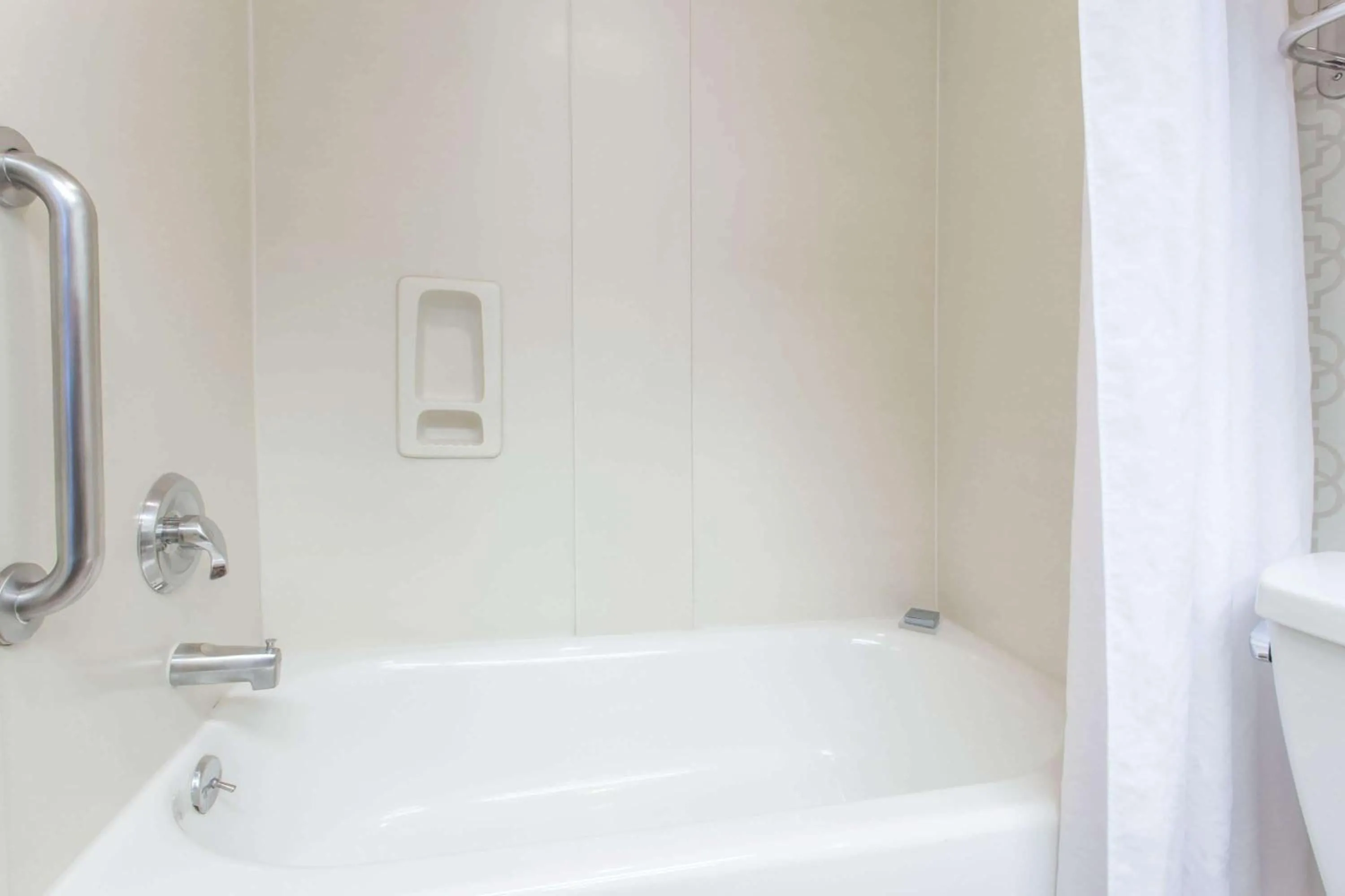 Bathroom in Hawthorn Suites by Wyndham Livermore