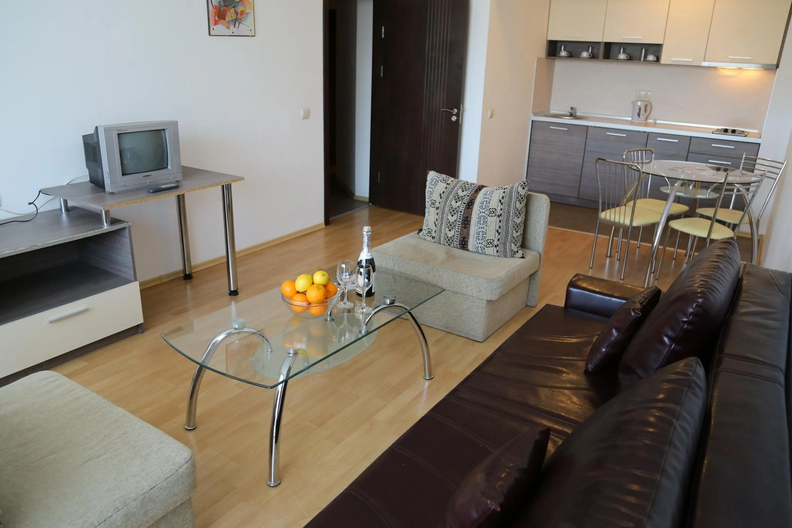 Living room in Mountain Paradise by the Walnut Trees - Free wellness