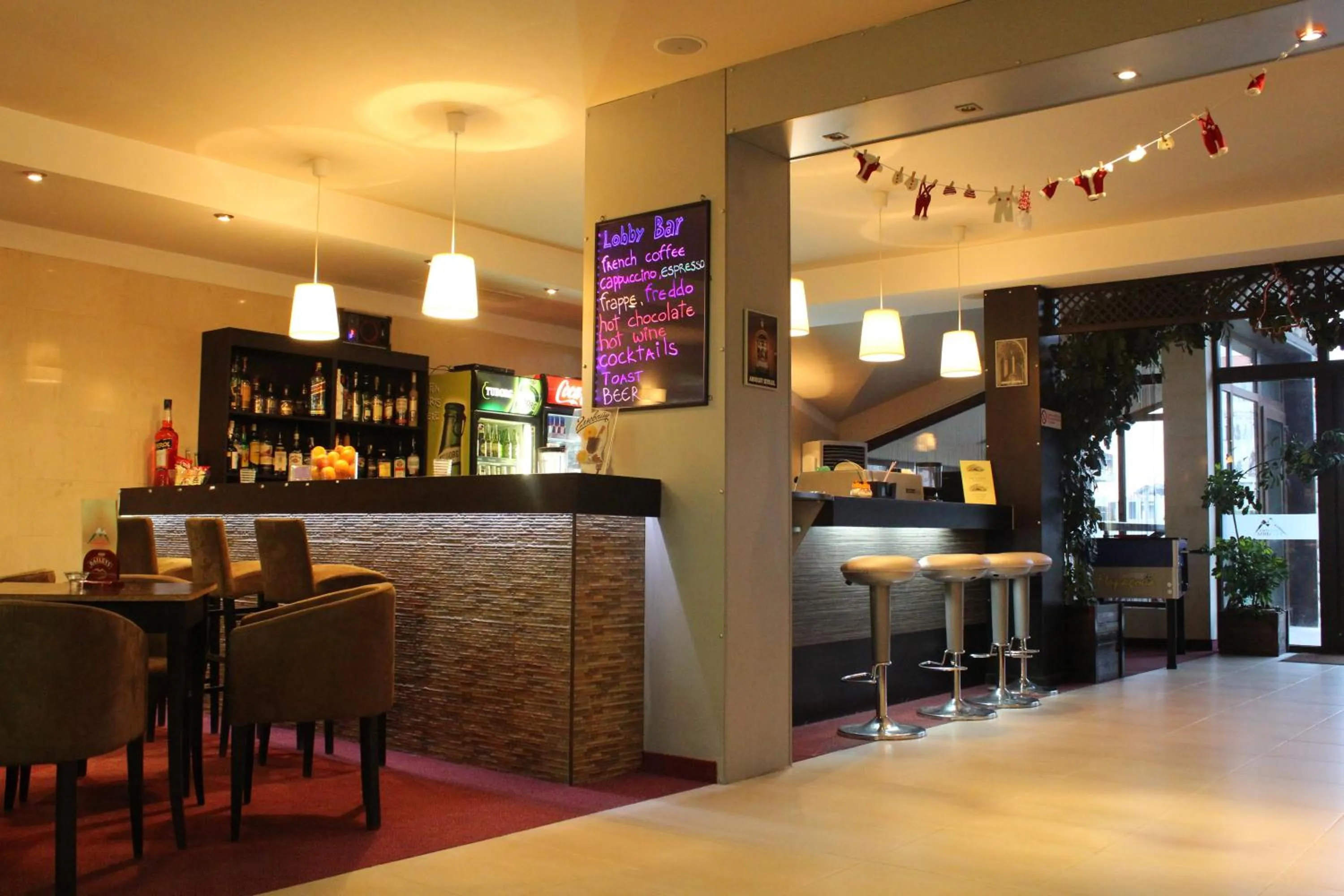 Lounge or bar in Mountain Paradise by the Walnut Trees - Free wellness