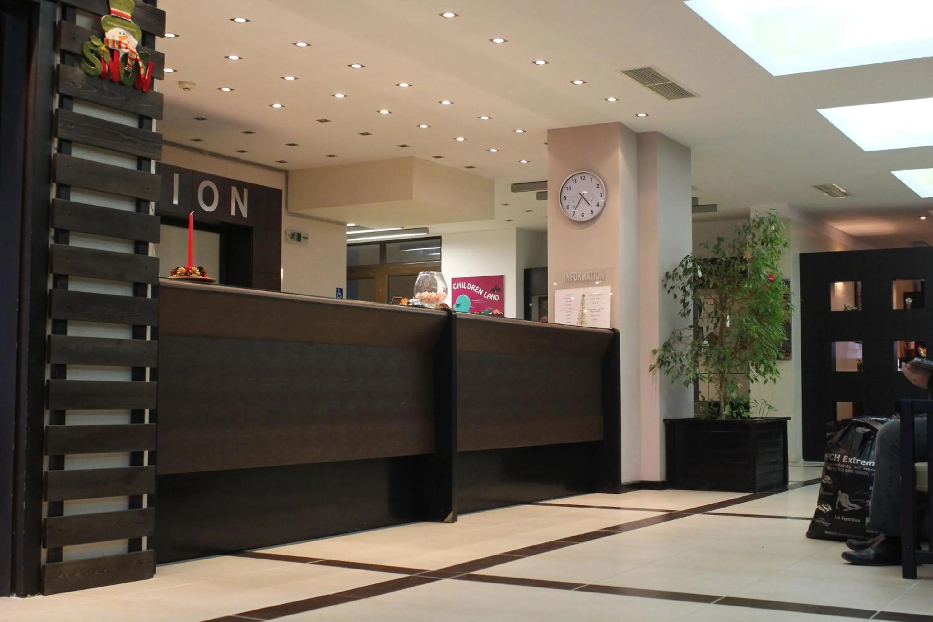 Lobby or reception in Mountain Paradise by the Walnut Trees - Free wellness