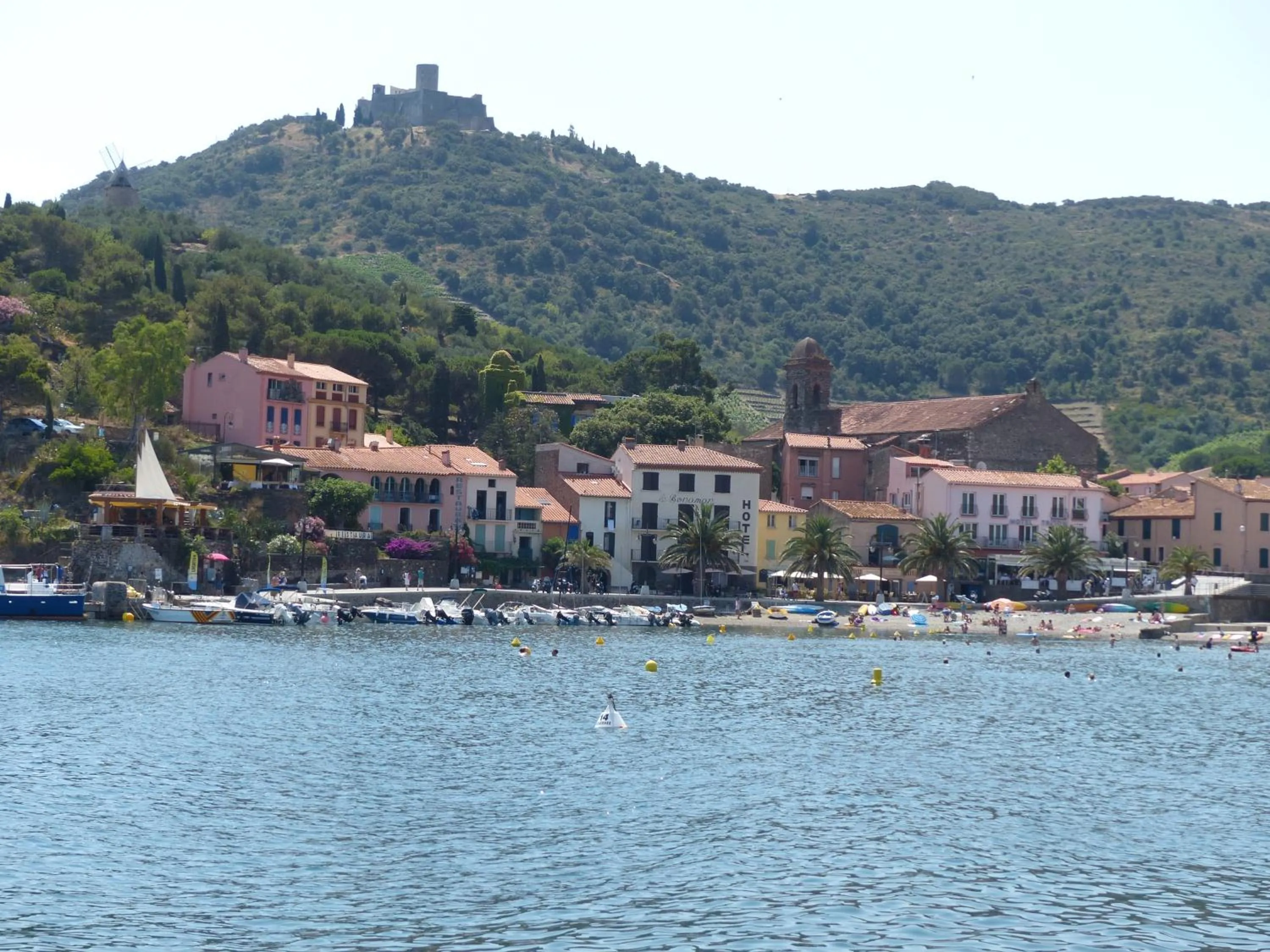 Facade/entrance in Logis Hôtel le Triton