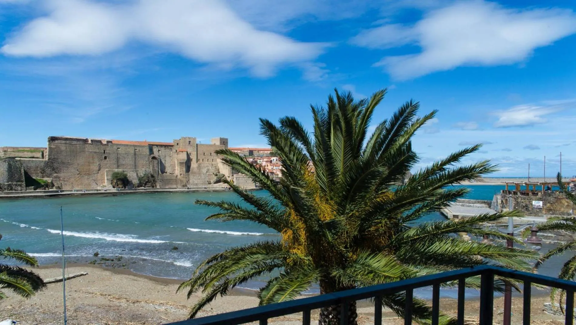 Sea view in Logis Hôtel le Triton