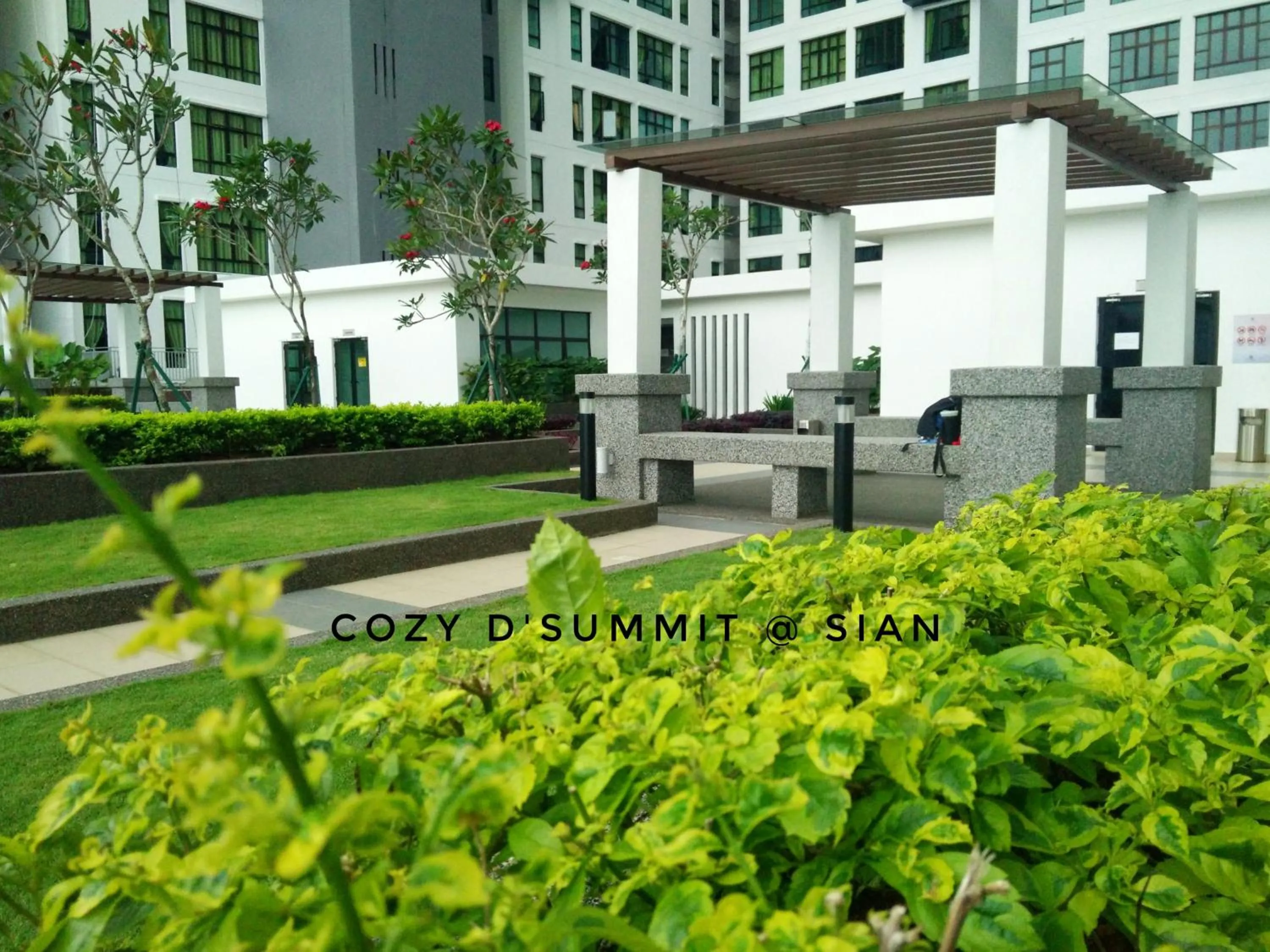 Garden in COZY D'Summit 2 Bedrooms @ 100mbps HIGH SPEED WIFI