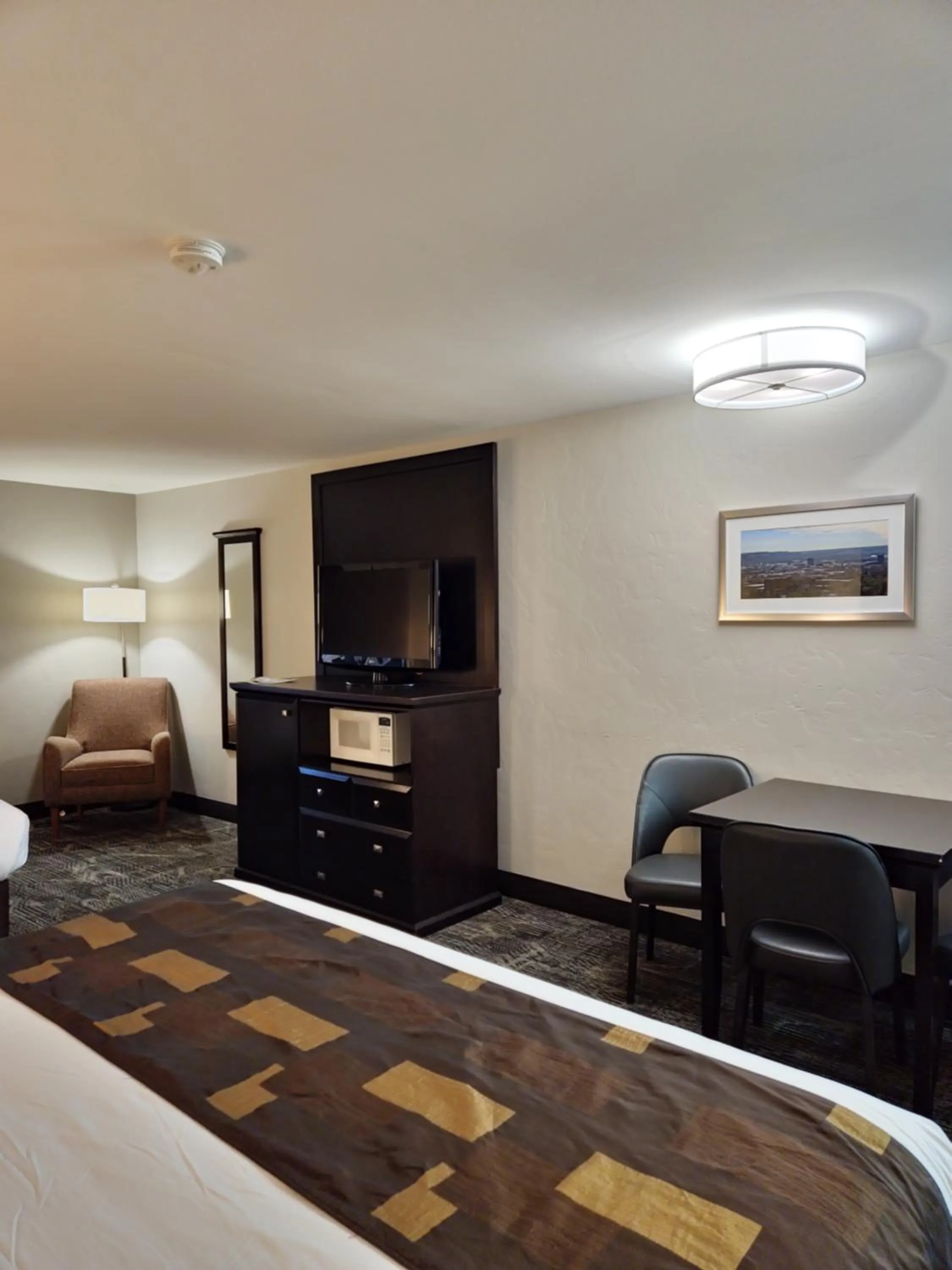 hair dresser, Bed in Kelly Inn Billings