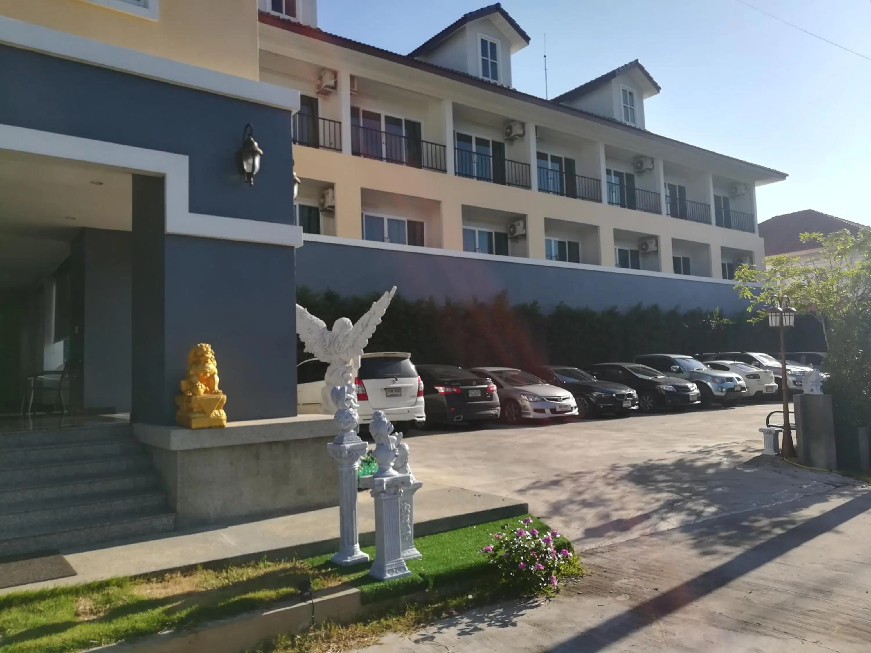 Property building in Sirin Boutique