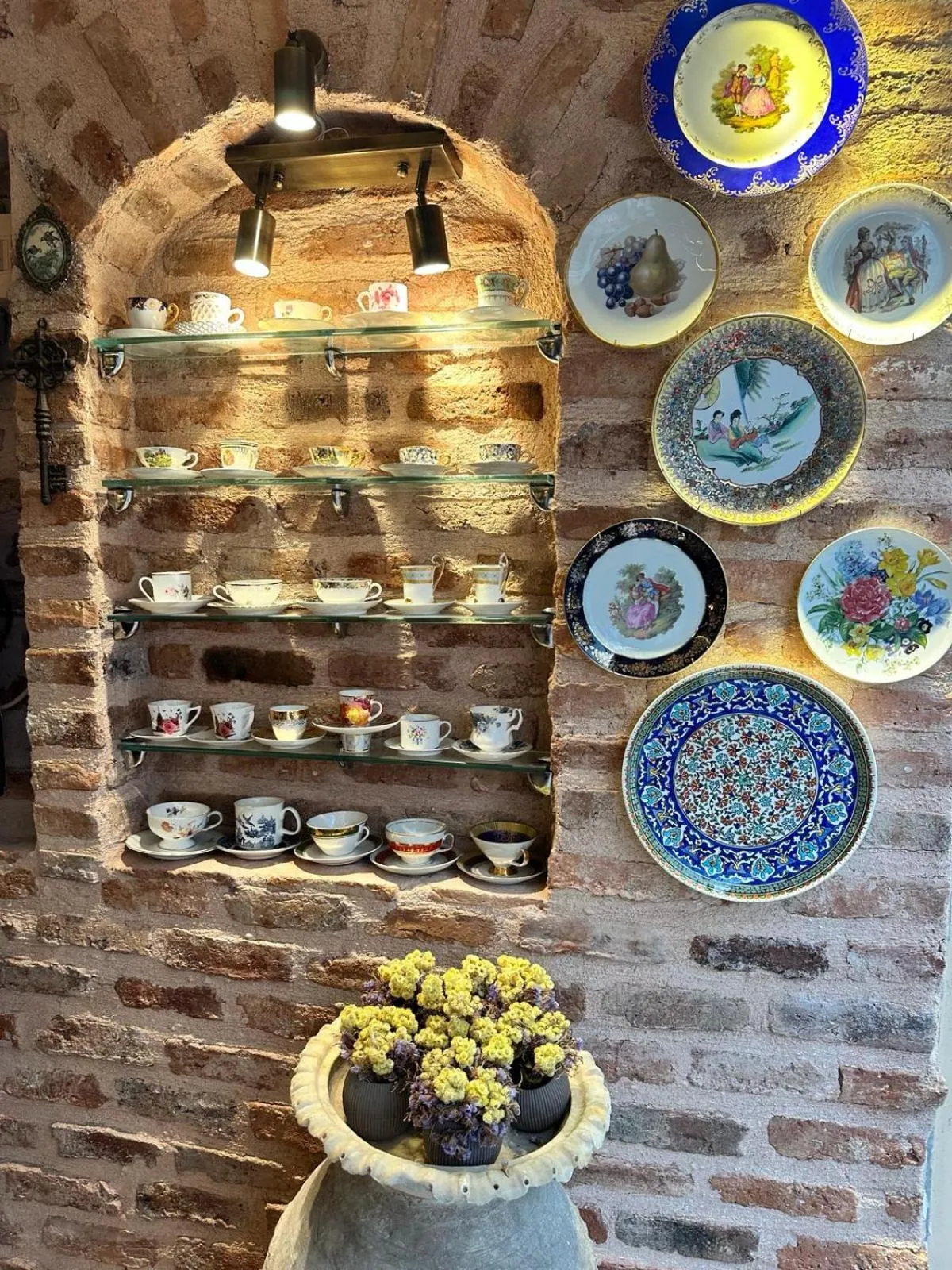 Restaurant/places to eat in Romantic Mansion