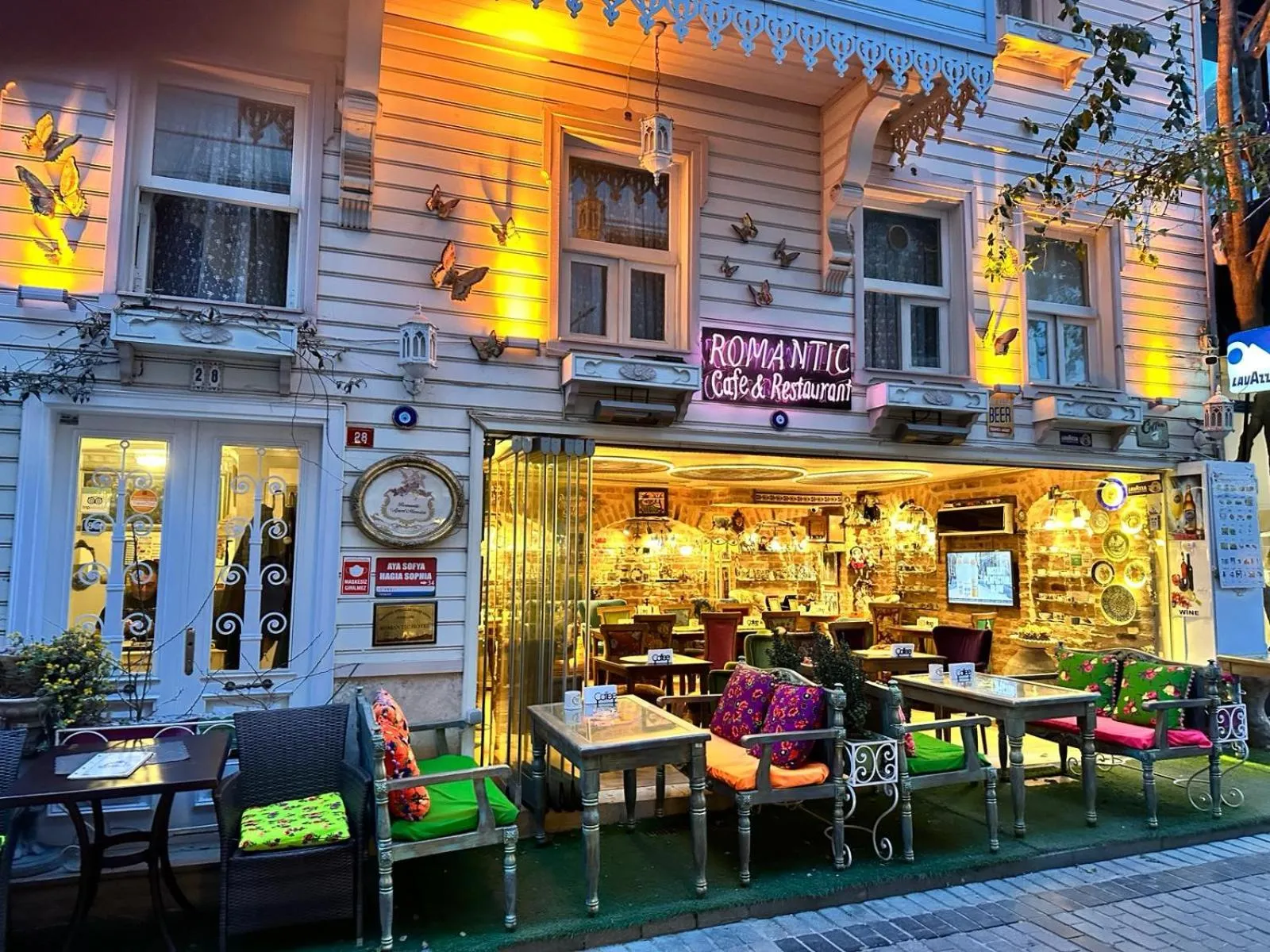 Property building in Romantic Mansion