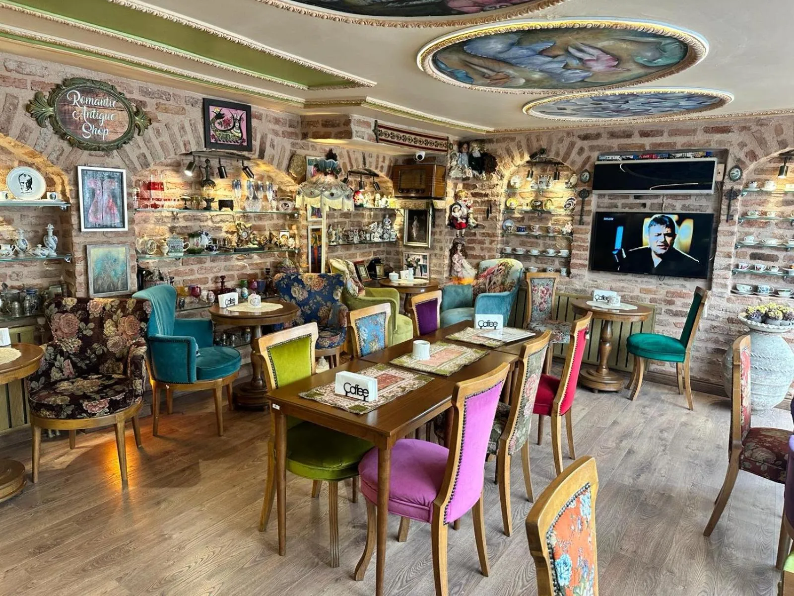 Restaurant/places to eat in Romantic Mansion