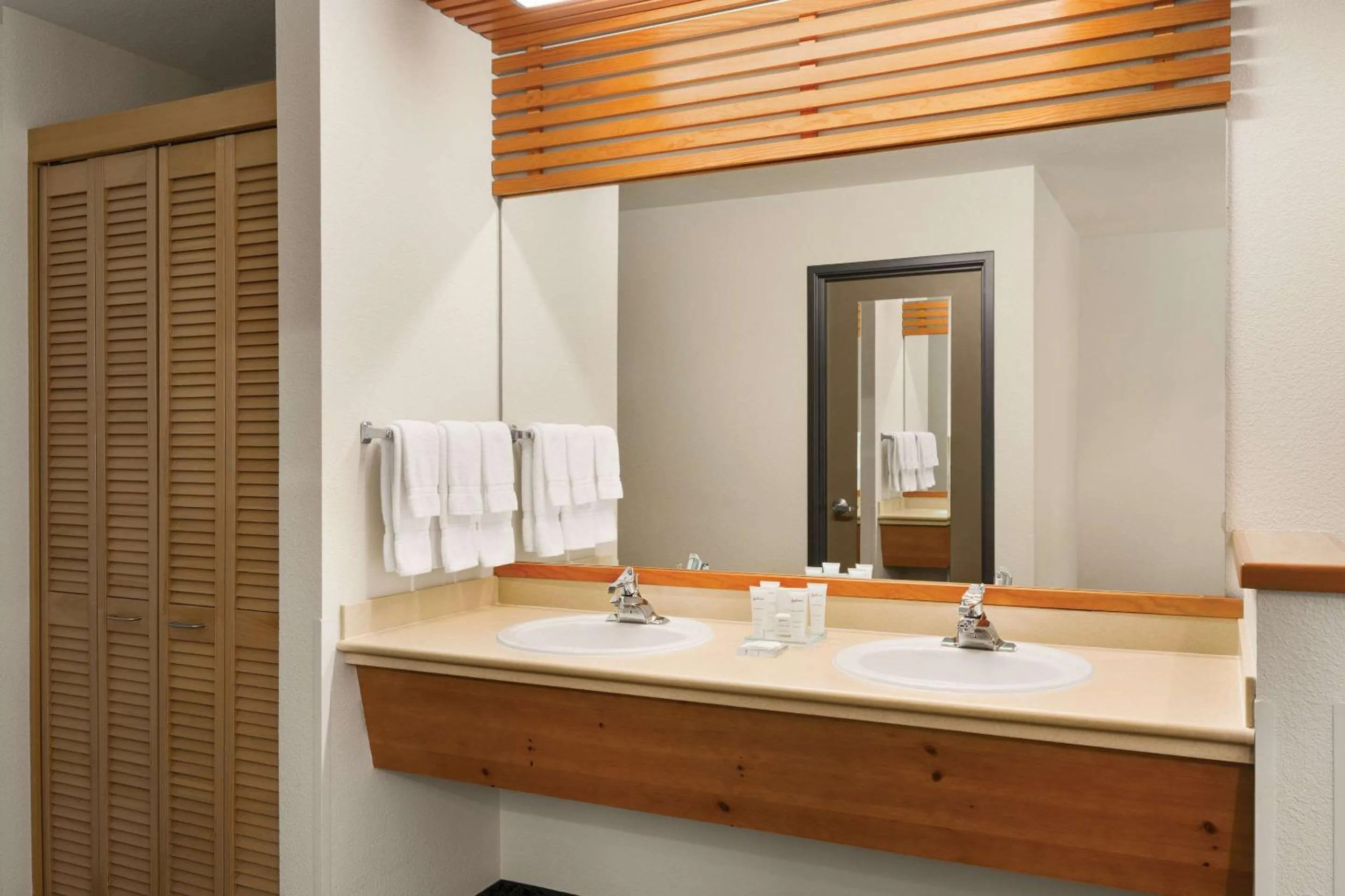 Bedroom in Radisson Hotel Portland Airport