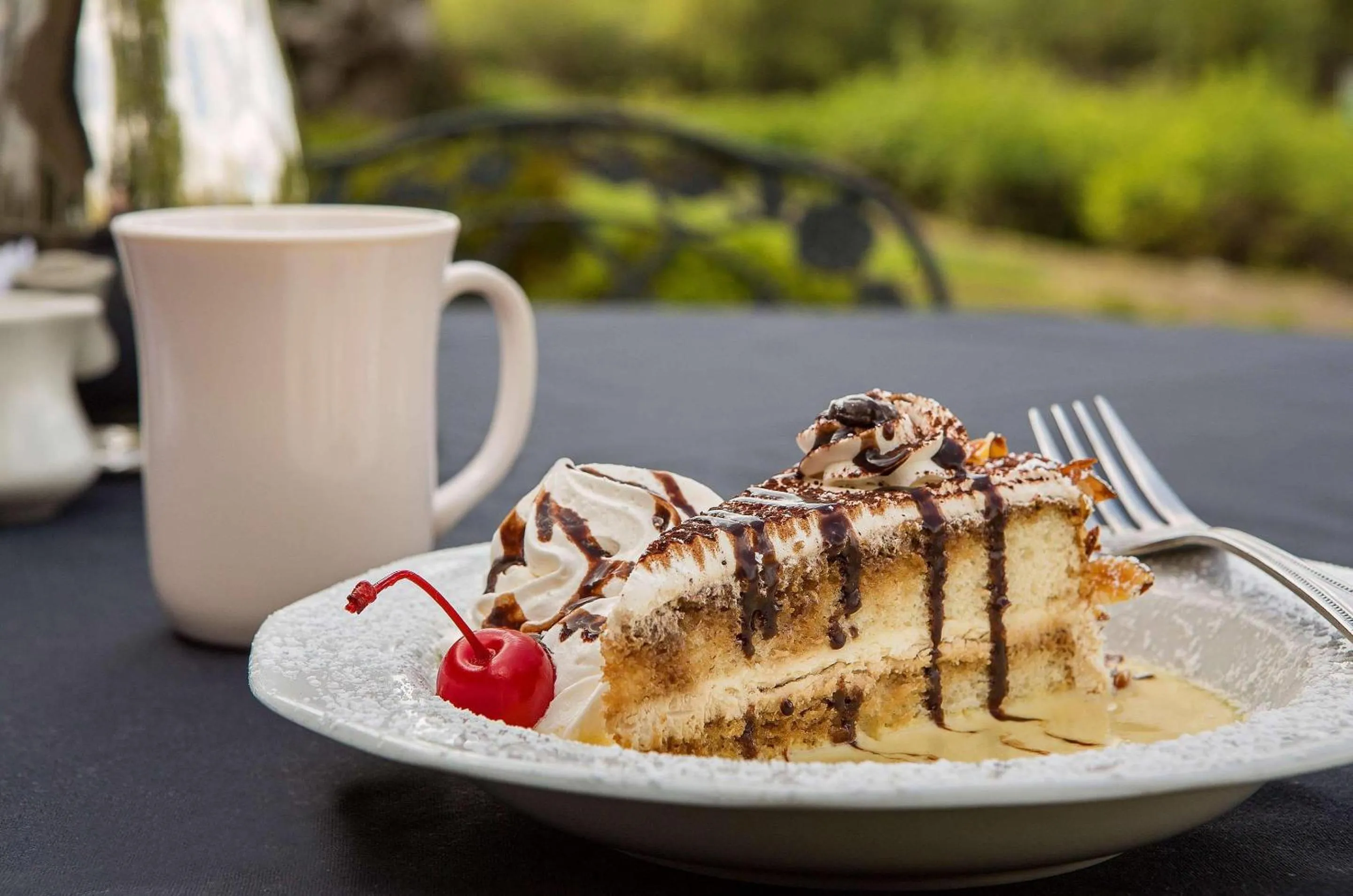 Restaurant/places to eat in Radisson Hotel Portland Airport