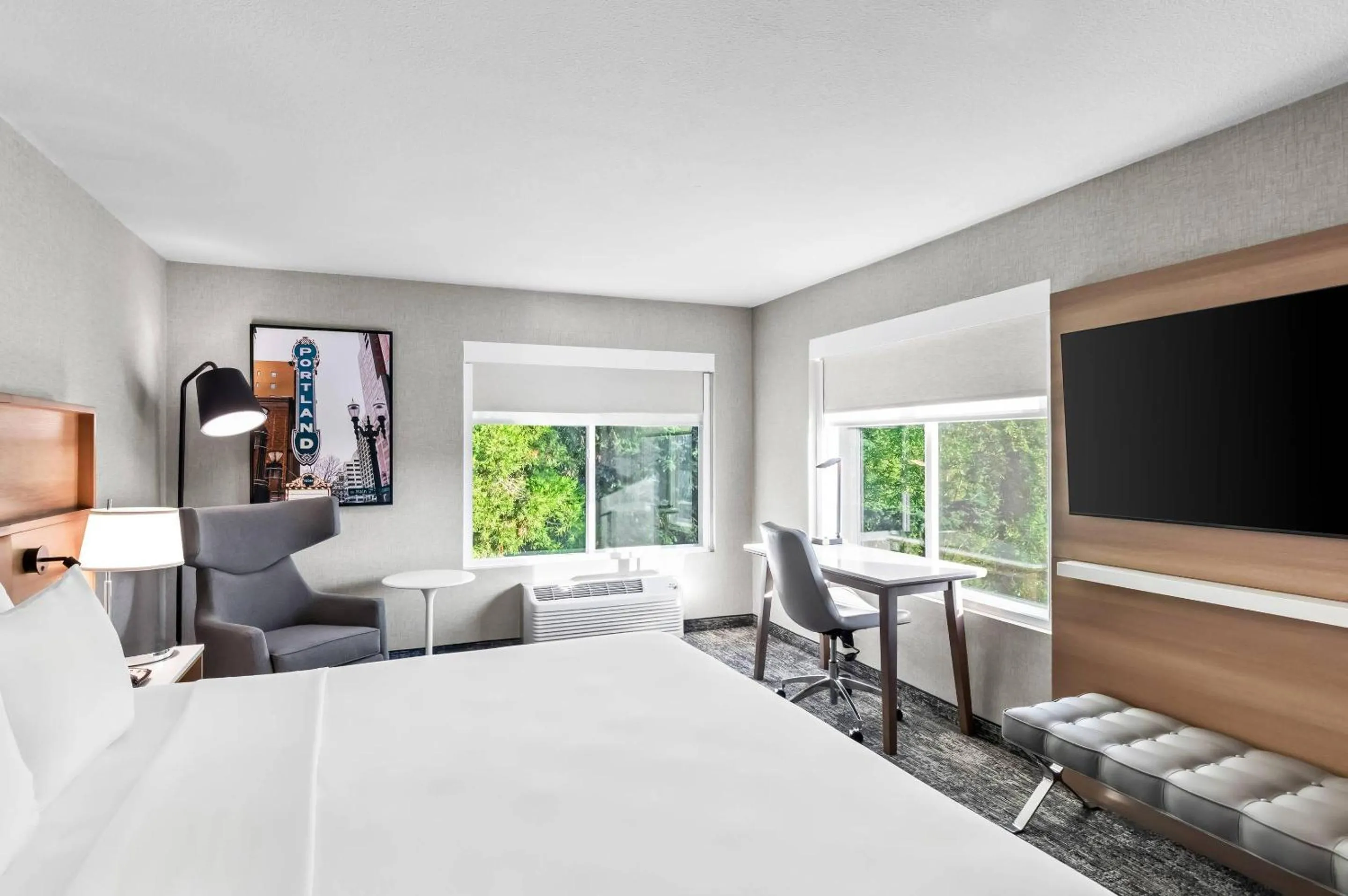 Bedroom in Radisson Hotel Portland Airport