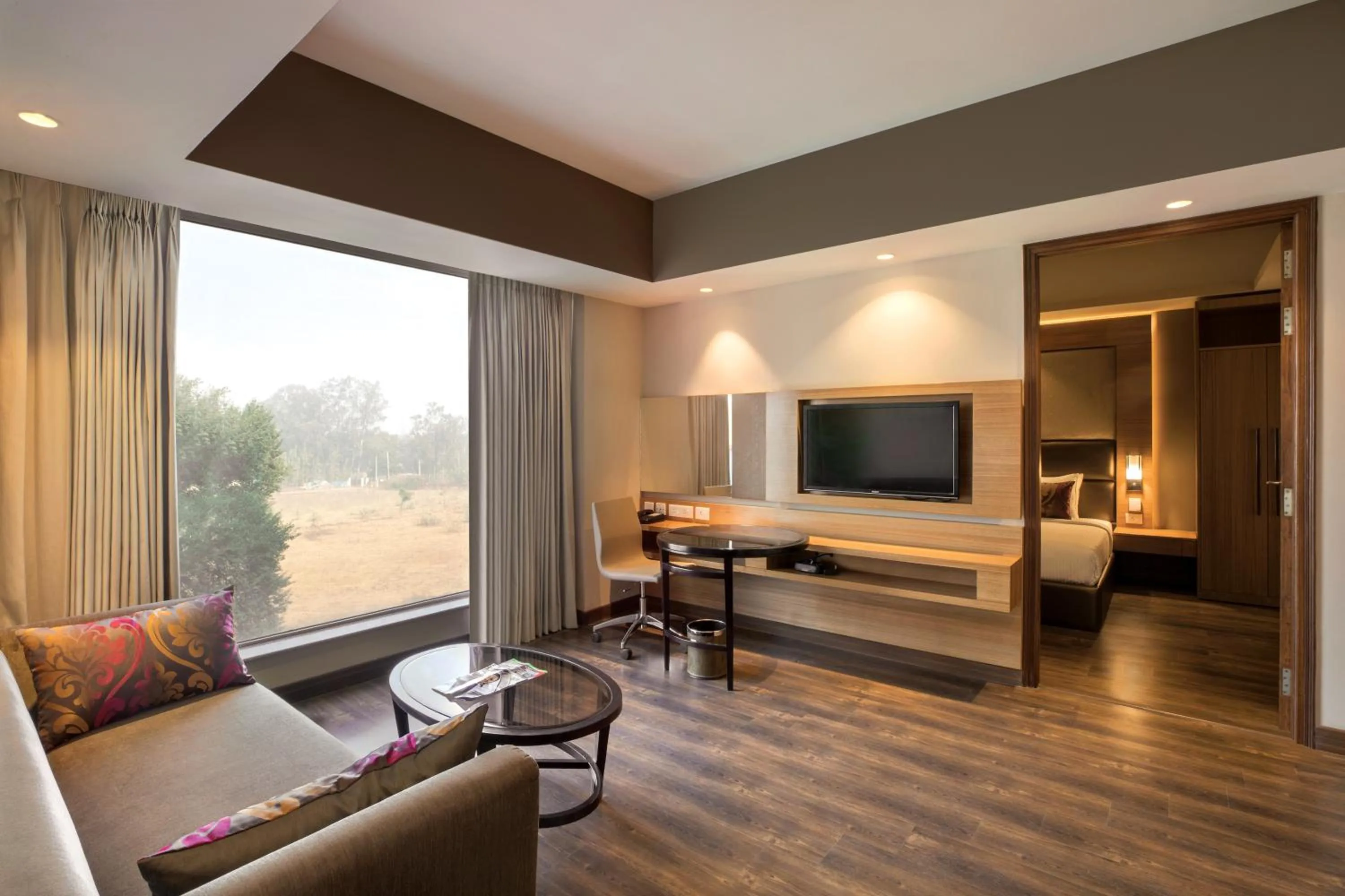 Living room, Bed in Lemon Tree Hotel, Sector 68, Sohna Road, Gurugram