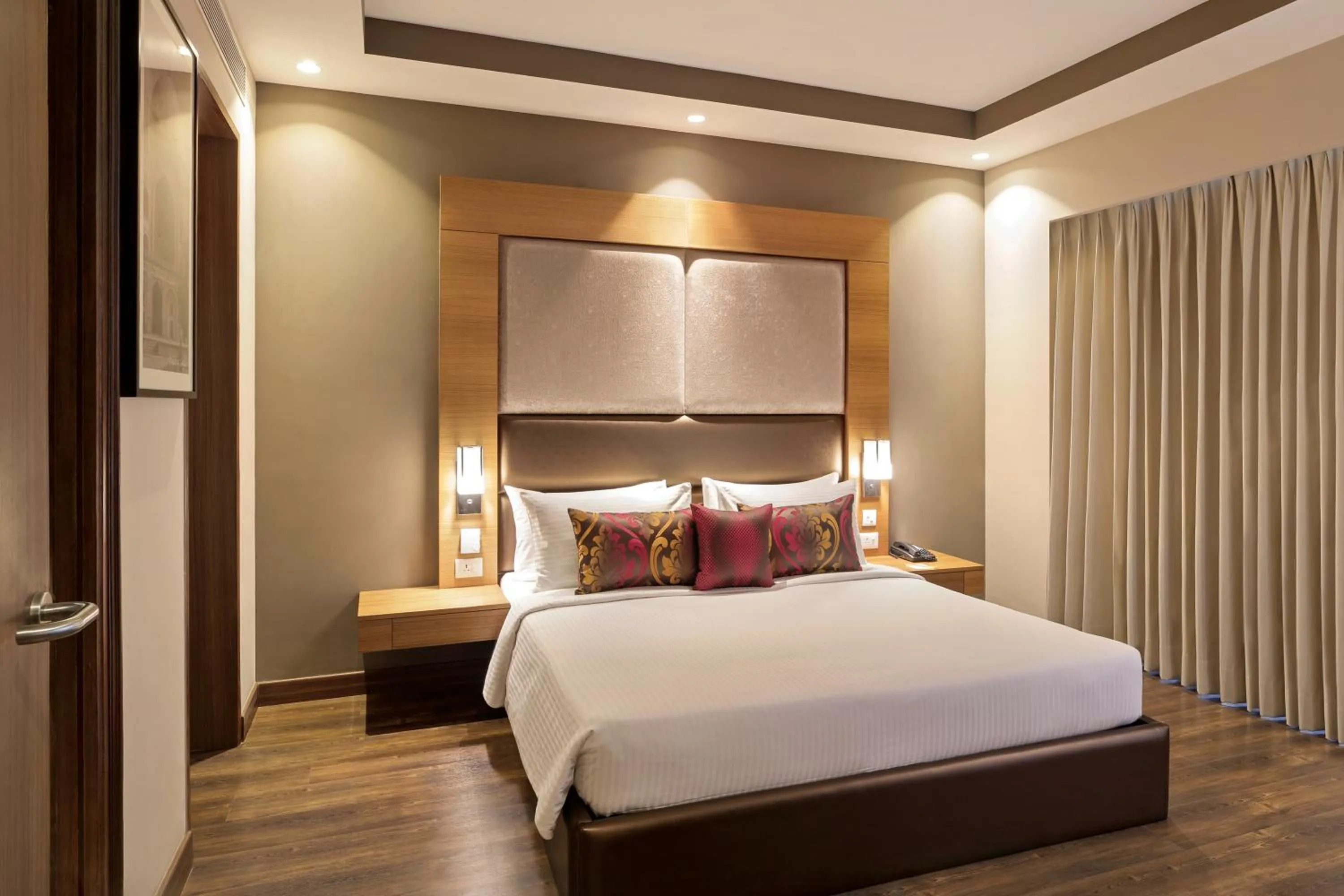 Bedroom, Bed in Lemon Tree Hotel, Sector 68, Sohna Road, Gurugram