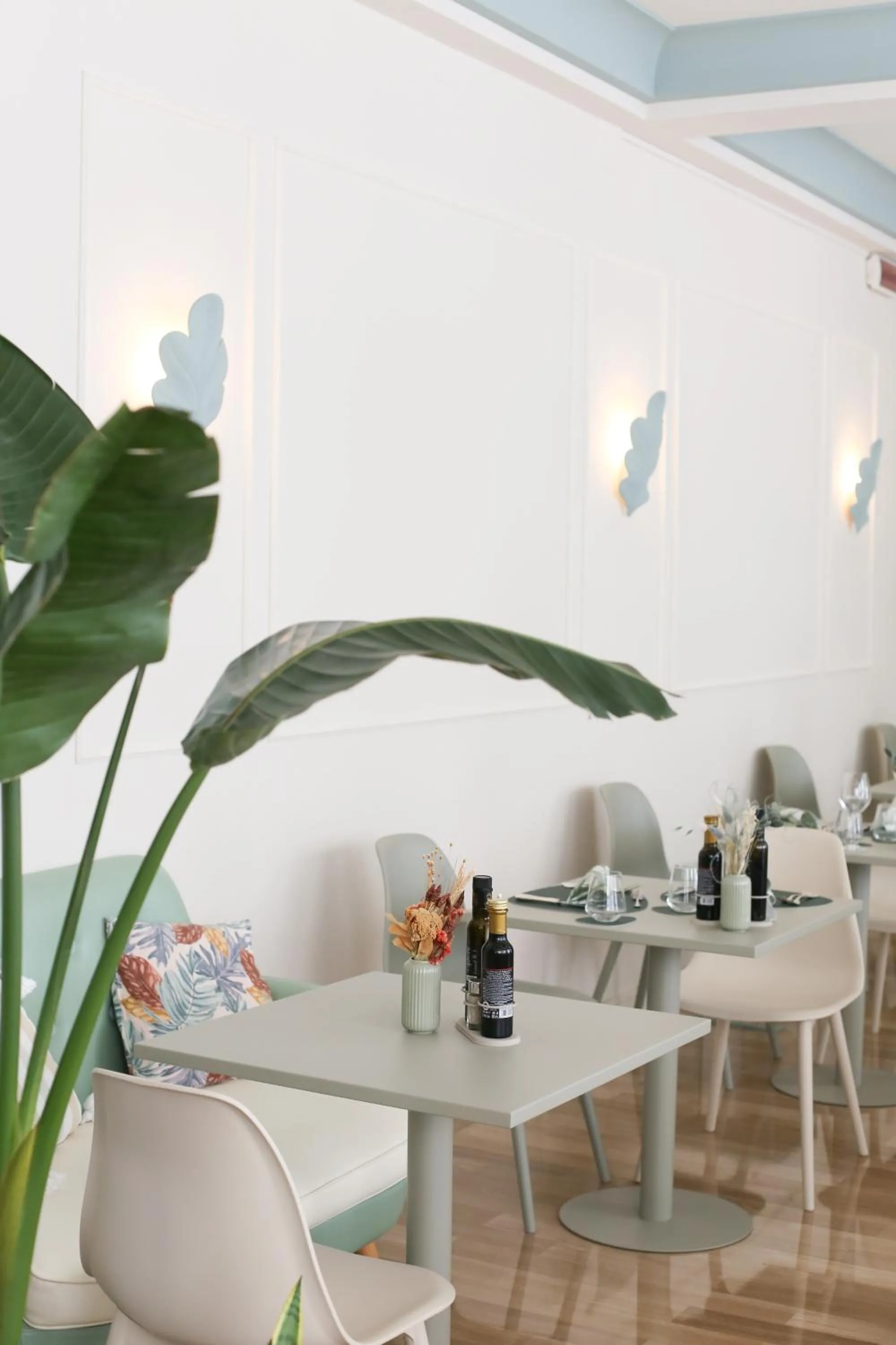 Restaurant/places to eat in Hotel Flora